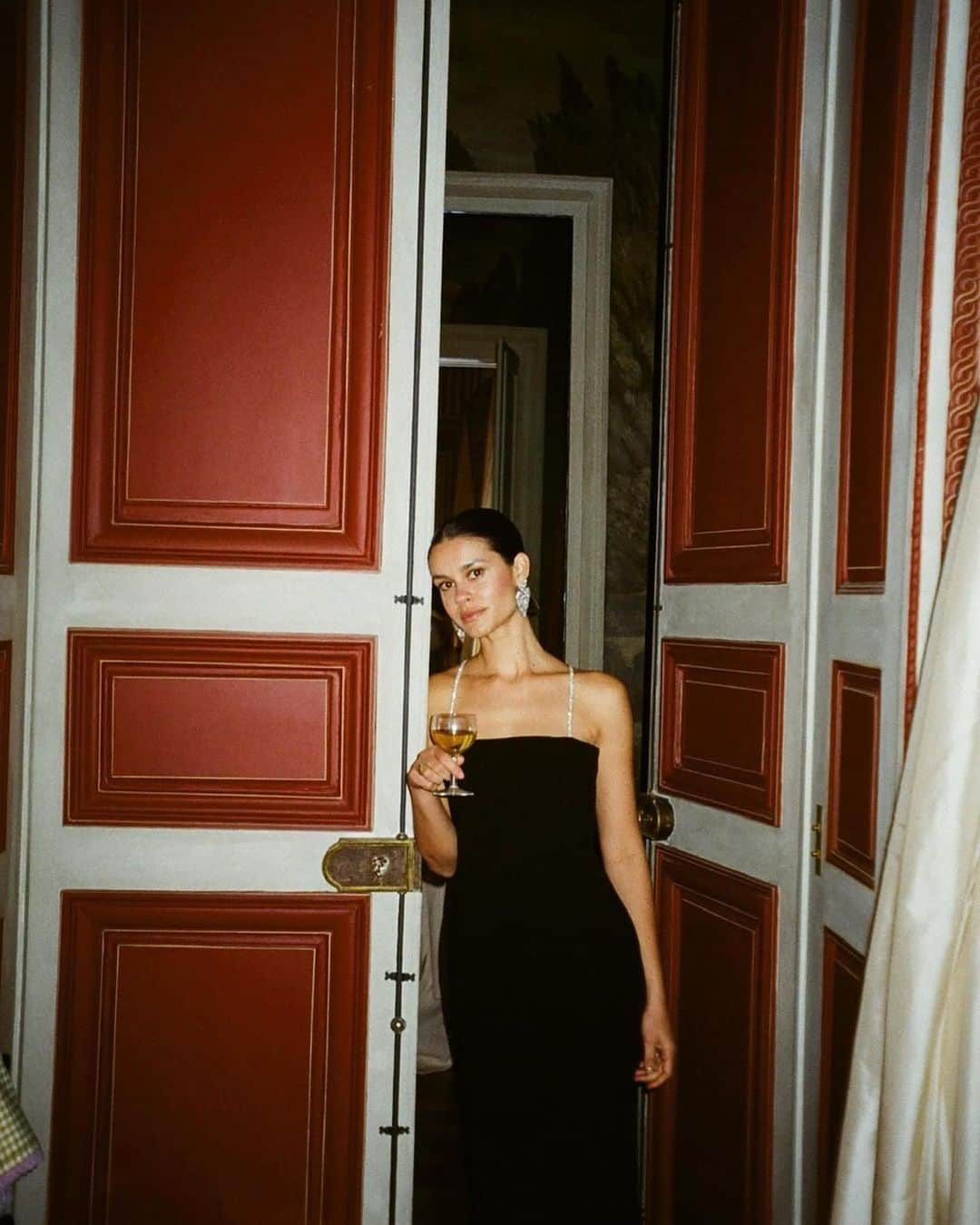 エイミー・ソングさんのインスタグラム写真 - (エイミー・ソングInstagram)「@gracemcgovern wearing the Dion Embellished Maxi, getting us in the holiday party mood.」12月7日 2時19分 - songofstyle