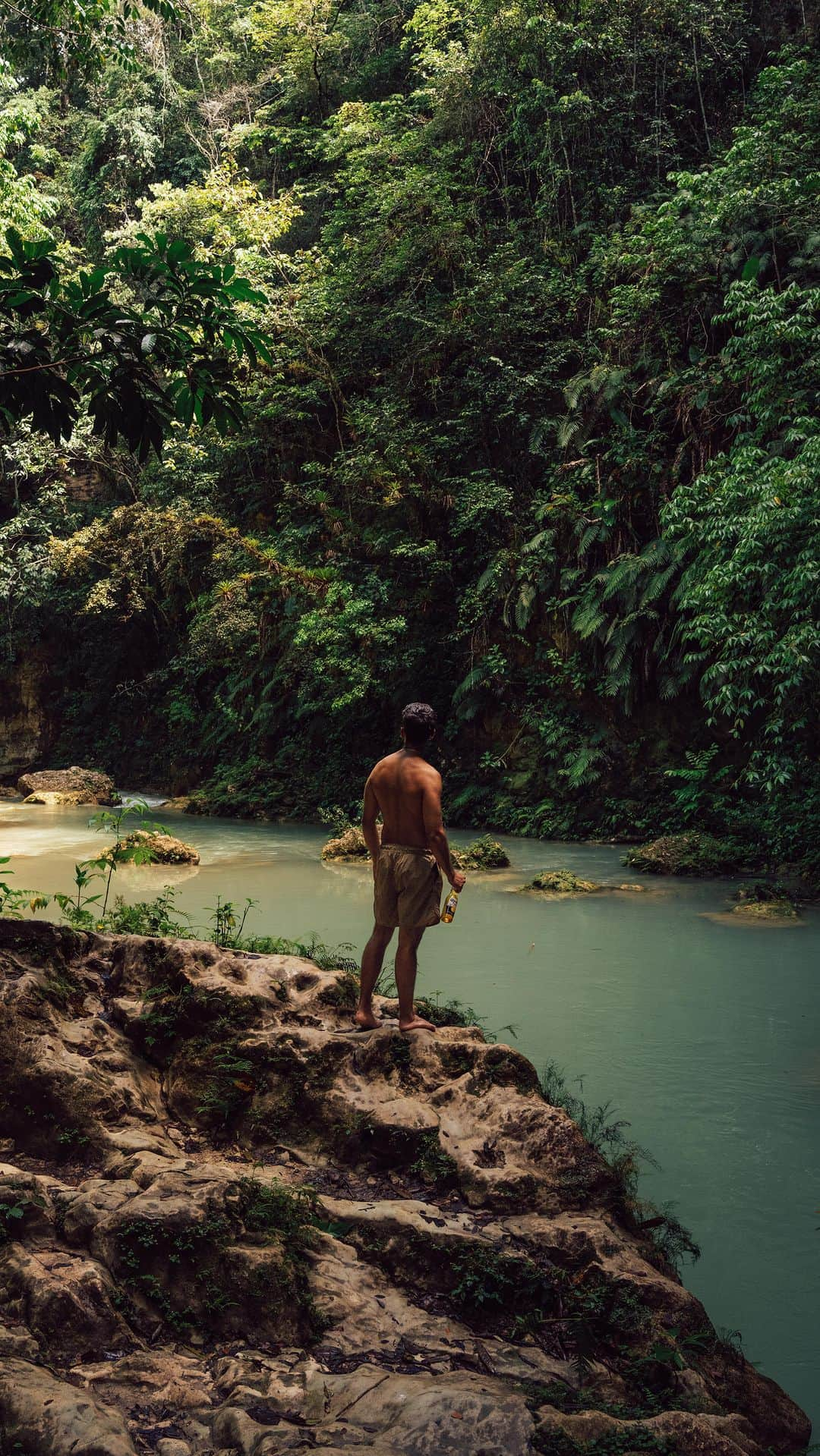 Coronaのインスタグラム：「“I’ve unlocked a reservoir of superpowers becoming a living embodiment of the vibrant spirit defining Dominican culture. It’s a harmonious connection with the natural world where every movement echoes the pulsating rhythms of the earth and sky.”  From Merengue to Dembow, generations of Dominicans have created a rich history of dance in the Dominican Republic.   Join @matiasderada and @donikaseferi as they discover a world in Santo Domingo that goes far beyond the stunning beaches and colorful streets.  Watch ‘Before the Sunsets: Dominican Republic’ now.  🎥: @matiasderada 📷: @gaston_luna Featuring: @donikaseferi @nao.ok1 @mariavcarvajal_ @erickroque_ @yanikeke__ @_agente13 @iamfoxfoxx @shayralexander @berto.lini @williamramostv」