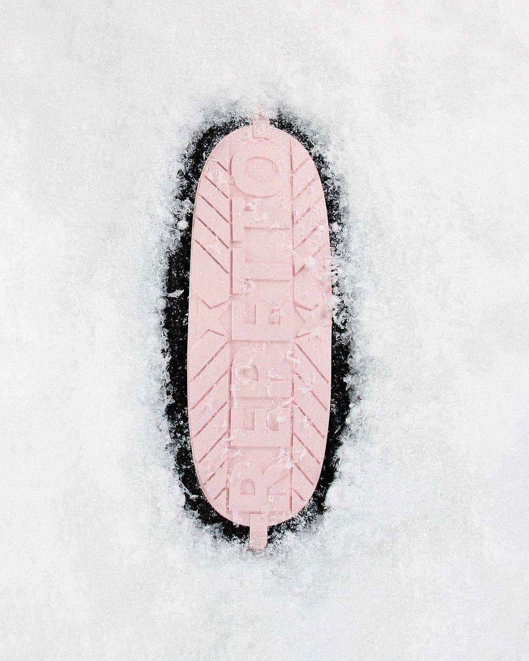 Repettoのインスタグラム：「Freezing cold FW23.   Can you recognize it now ?   #RepettoFW23」