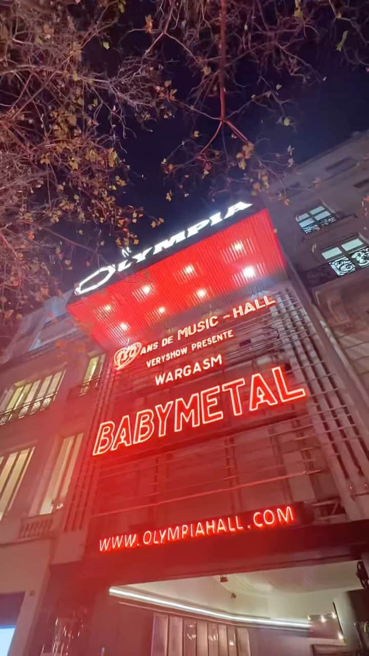 BABYMETALのインスタグラム：「Thank you Paris!!  Sold out show tonight!🤘🦊🤘  #BABYMETAL #BABYMETALWORLDTOUR2023 #PARIS」