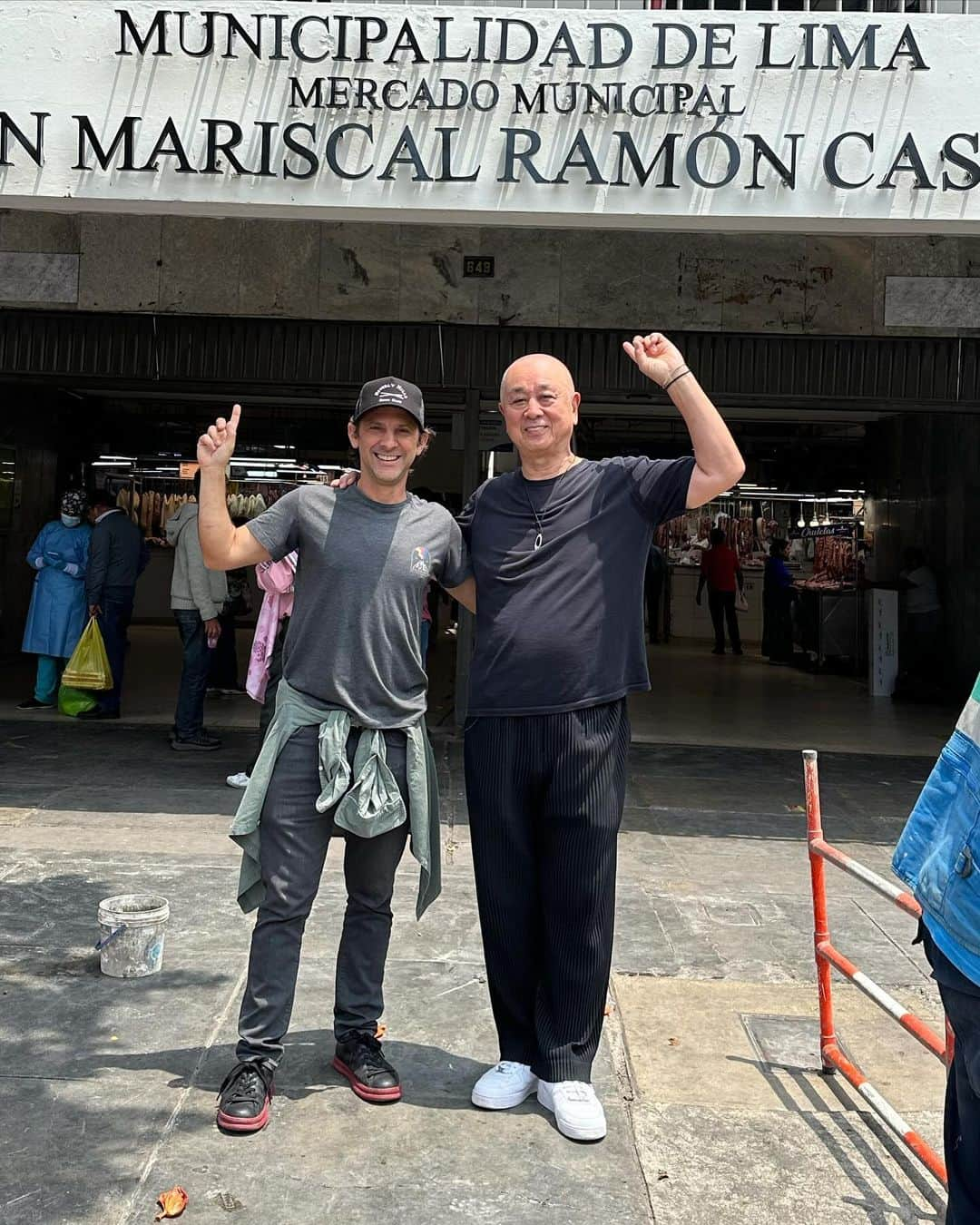 松久信幸さんのインスタグラム写真 - (松久信幸Instagram)「This is Capon street. a street where 50 years ago fishermen used to sell their freshly caught fish. I came here to explore with my friend Pedro after a long time. @pmschiaffino」12月7日 3時30分 - therealnobu