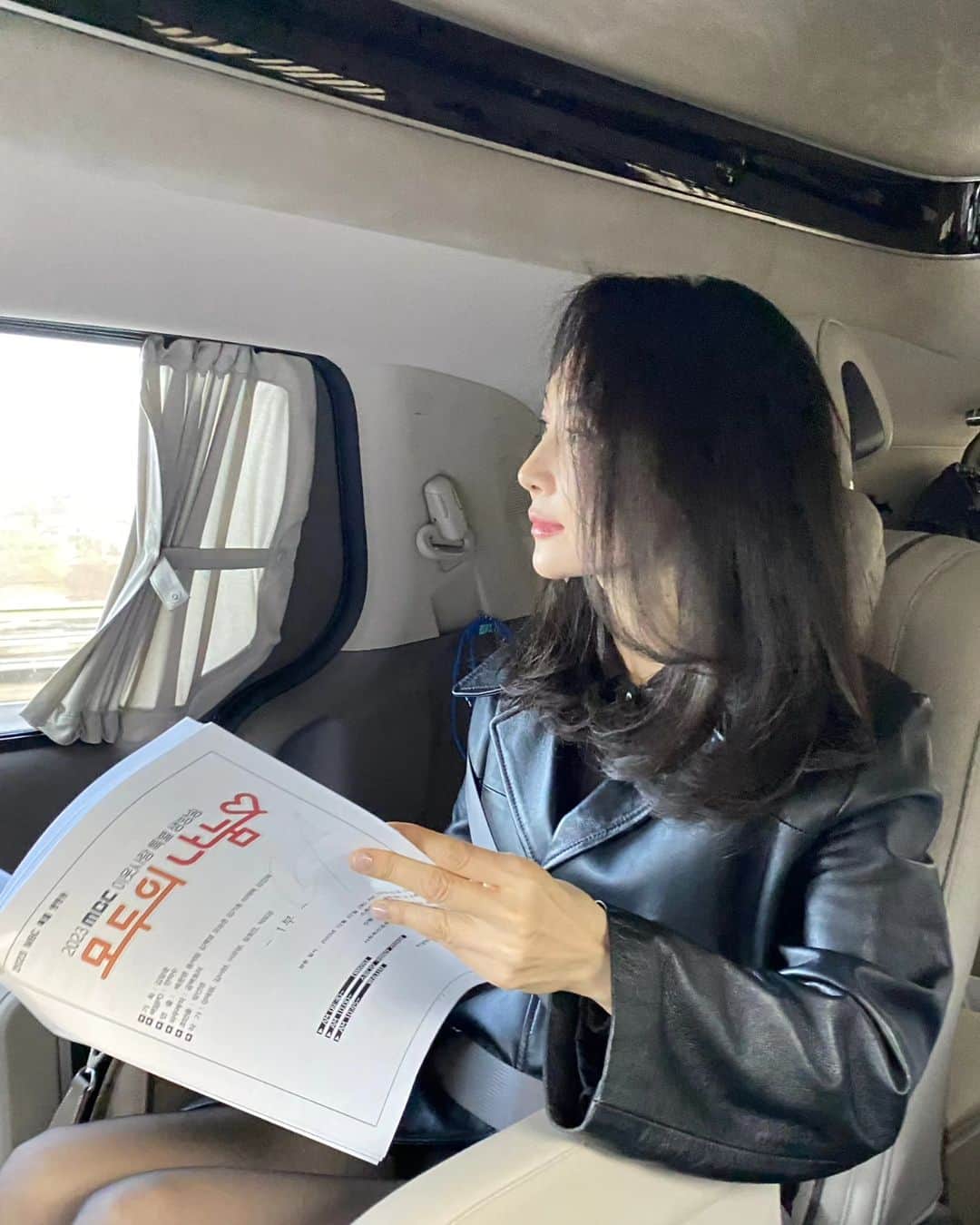 チェ・シラのインスタグラム：「생방하러 가는길 잠시후에 만나요❤️」