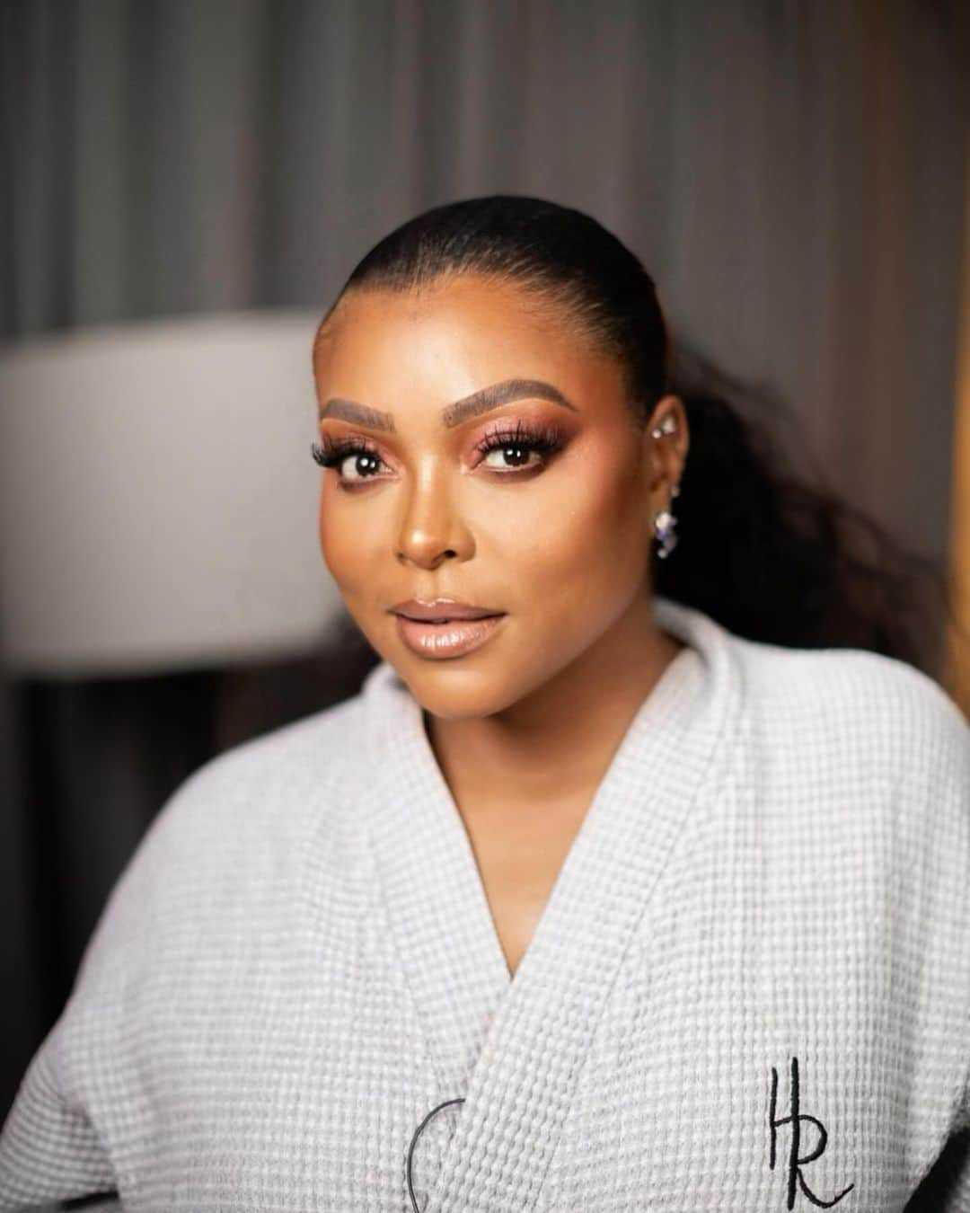 タラジ・P・ヘンソンのインスタグラム：「FELT CUTE 💋💋💋 @saishabeecham @tymwallacehair @tphbytaraji #ELLEWIH #GRWM #BTS」