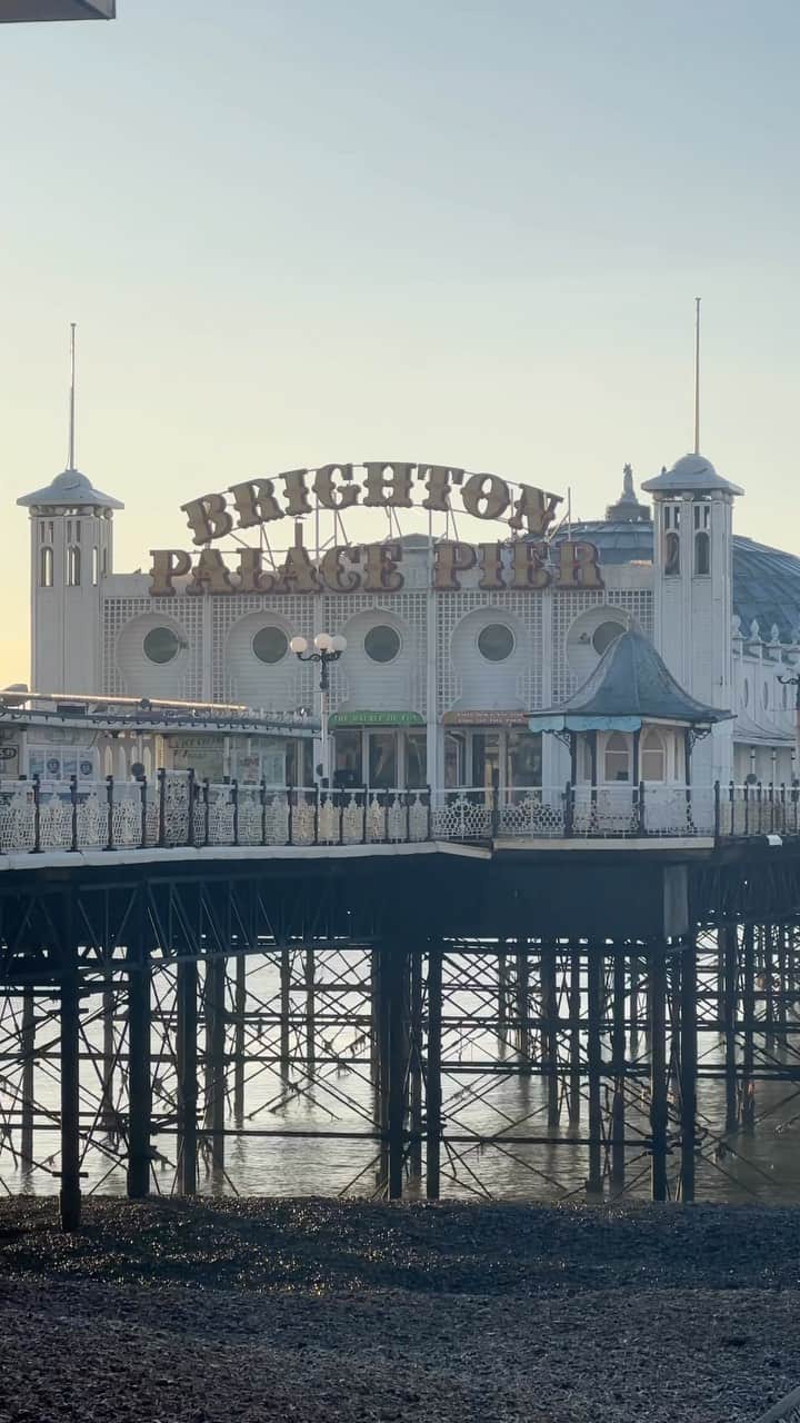 オレリアのインスタグラム：「Yesterday we held our press day! Join the team at Brighton beach house for a preview of our new SS24 collection, flower arrangement workshop with the incredible @phohm a festive treat to kick off the season」