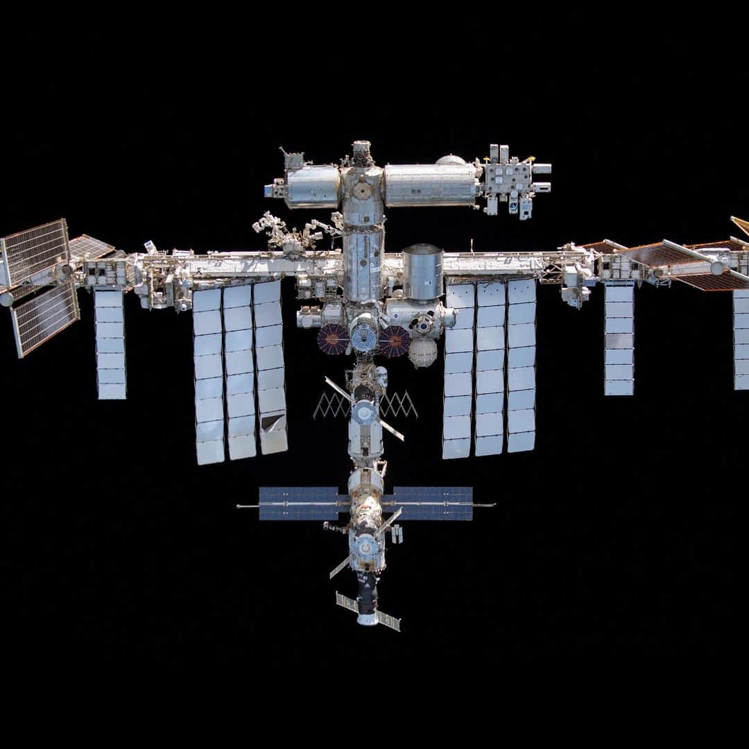 国際宇宙ステーションさんのインスタグラム写真 - (国際宇宙ステーションInstagram)「25 years ago today, the ...