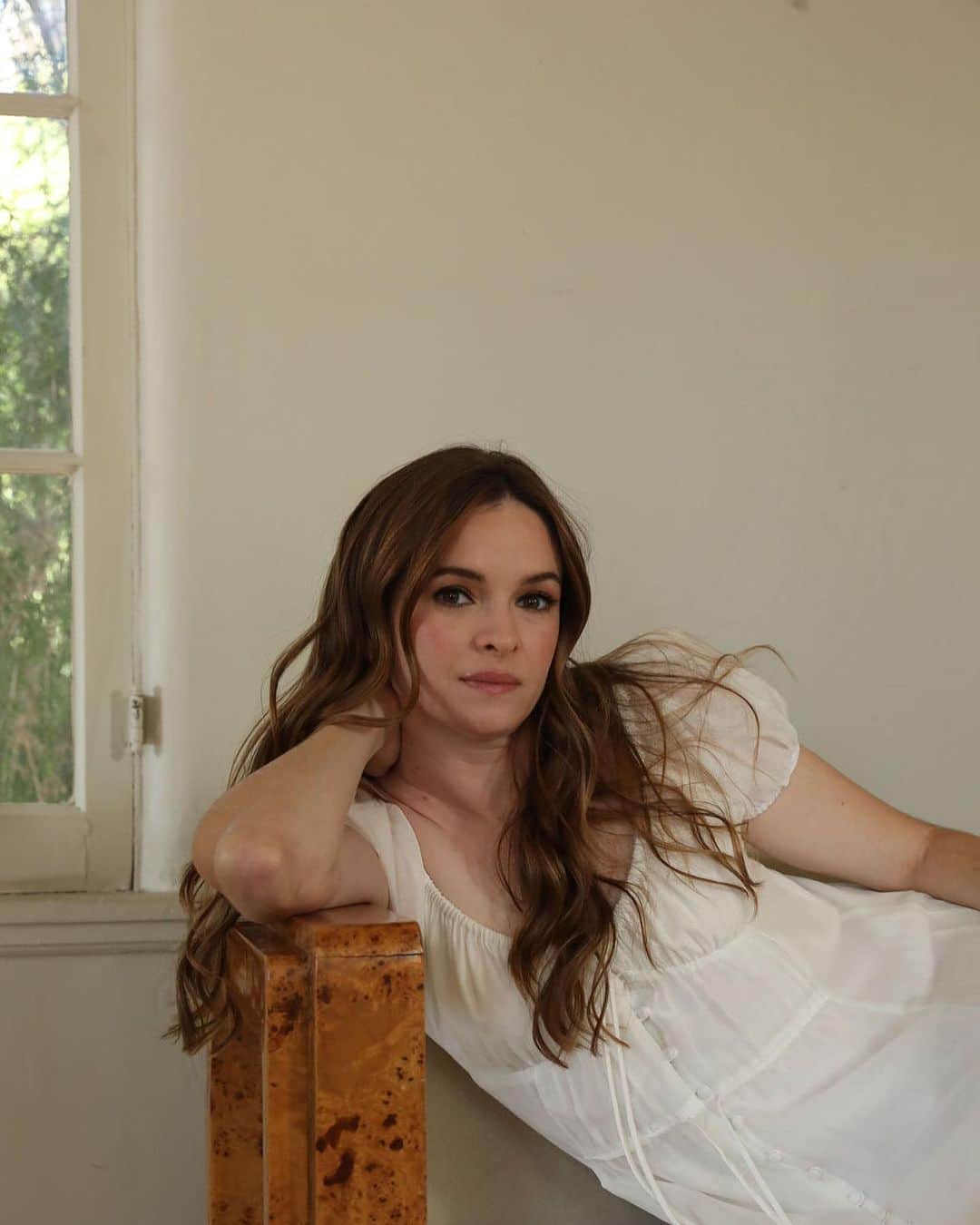 ダニエル・パナベイカーのインスタグラム：「Just a couple more weeks until I can fully hibernate…」