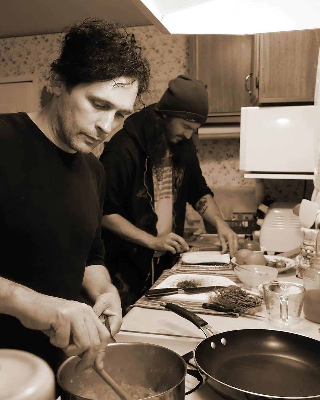 Third Eye Blindのインスタグラム：「Two mates cooking.」