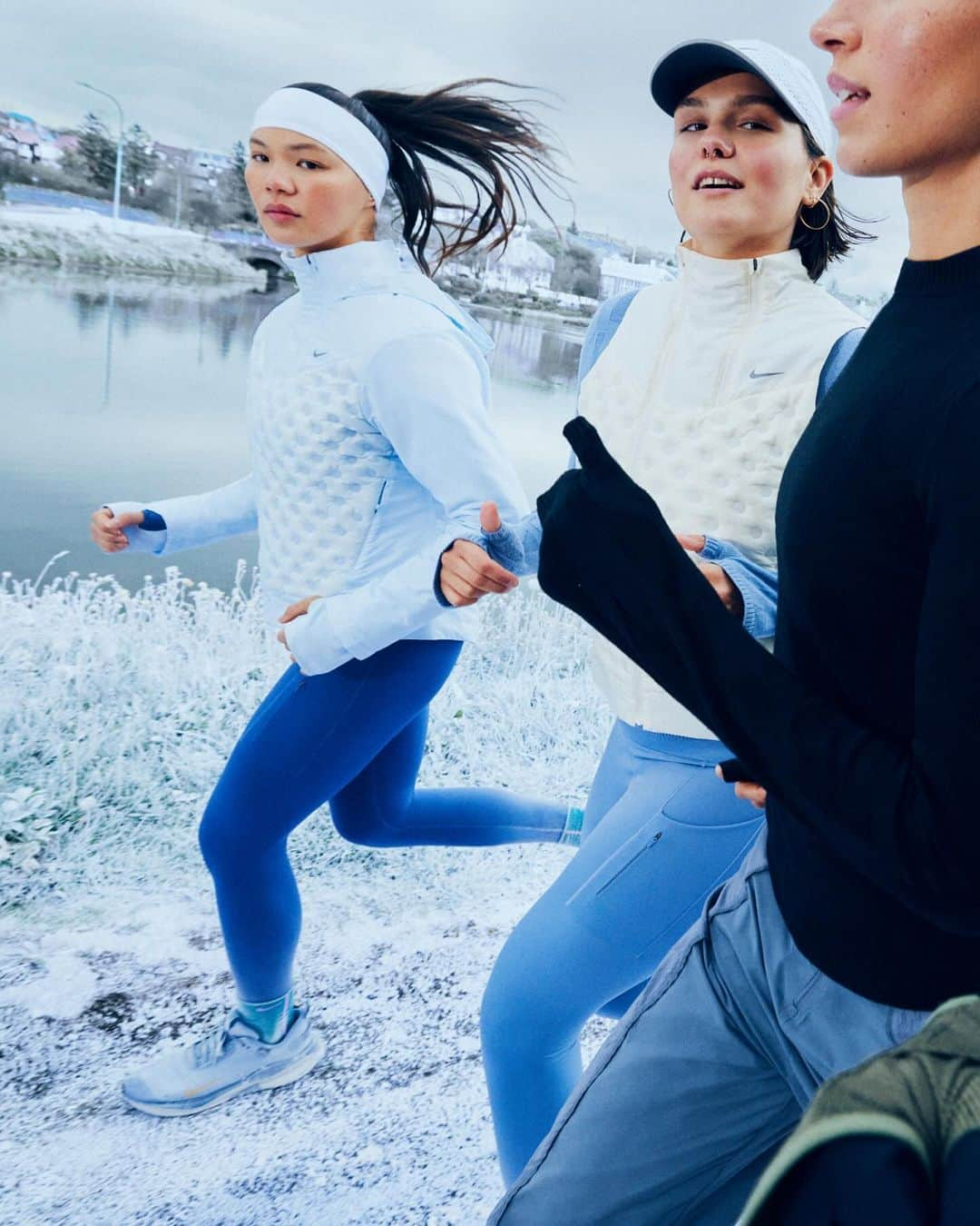 The Run Dept.さんのインスタグラム写真 - (The Run Dept.Instagram)「Set the bar low to keep the vibes high ✌️   Manage your expectations on winter runs to make the most out of less-than-ideal weather.   Tap to shop and run through winter in comfort with the gear that will keep you feeling cozy, no matter the conditions 🏃❄️💨」12月7日 4時59分 - nikerunning