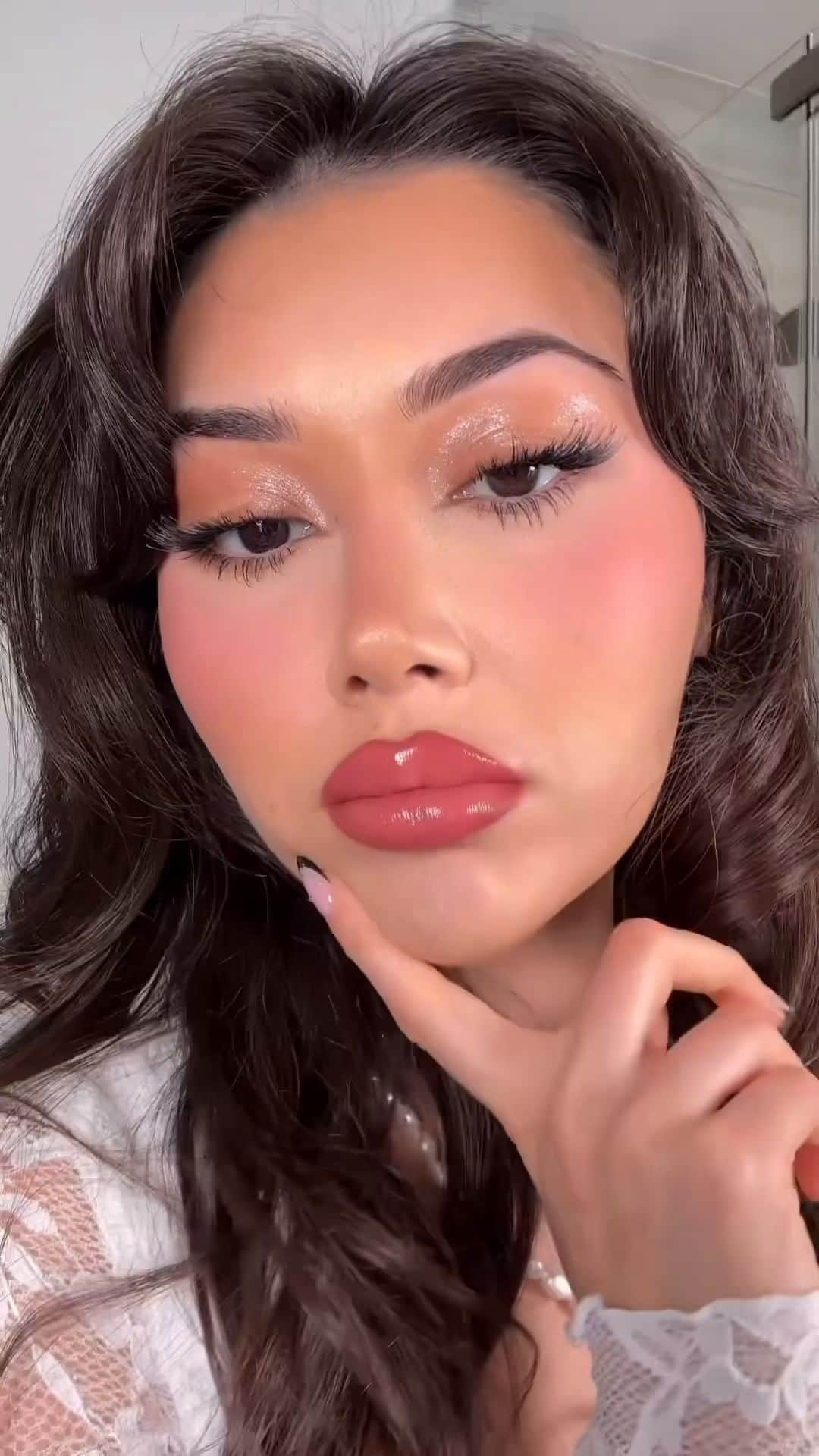 Urban Decay Cosmeticsのインスタグラム：「@nazliayunus never fails to serve 🫡  Get the full serve with all these products online and in-store @sephora & @ultabeauty   Products ft. Quickie Concealer, Hydromaniac Blush, Vice Lip Bond, Moondust Eyeshadow Palette   #urbandecay #UDQuickie #hydromaniac #UDMoondust #moondust #glitter #UDLipBond #sephora #ulta」