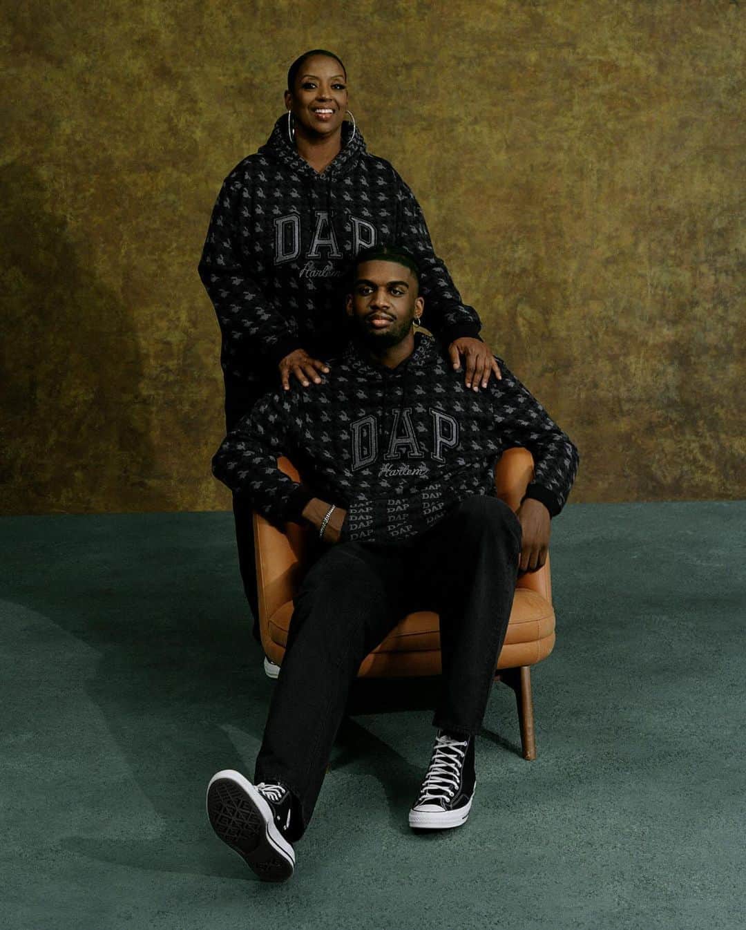 GAPさんのインスタグラム写真 - (GAPInstagram)「Melba Wilson with her son, Sa Cisse, for DAP × GAP.  Lifetime friend of Dapper Dan, Melba Wilson always knew she wanted to stay close to Harlem to nurture the community that raised her. Since 2005, she’s been doing just that at @melbasharlem. Not just a restaurant, but  the heart and soul of Harlem — Melba’s is a safe space for every generation to convene, spread joy, and celebrate culture.  “I remember being 16 years old on 125th street and seeing everybody that was anybody come to Dapper Dan. When hip-hop first came out if you wore a piece of clothing by Dapper Dan you had arrived. It was a symbol of pride, but it was also a symbol of us... Now, when we’re watching an award show or a red carpet and we see somebody wearing Dapper Dan, it feels like a win for all of us.” — Melba Wilson   Link in bio to explore the full DAP × GAP collection.」12月7日 5時24分 - gap