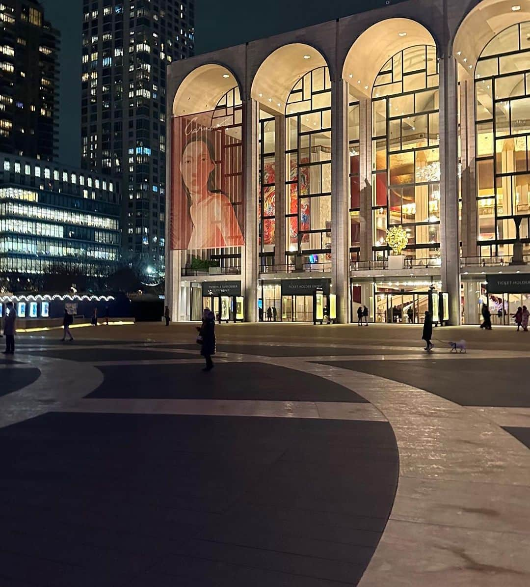 ケイトリン・ブリストーさんのインスタグラム写真 - (ケイトリン・ブリストーInstagram)「She went to the ballet! @nycballet  NYC @ Christmas time is magic.」12月7日 5時54分 - kaitlynbristowe