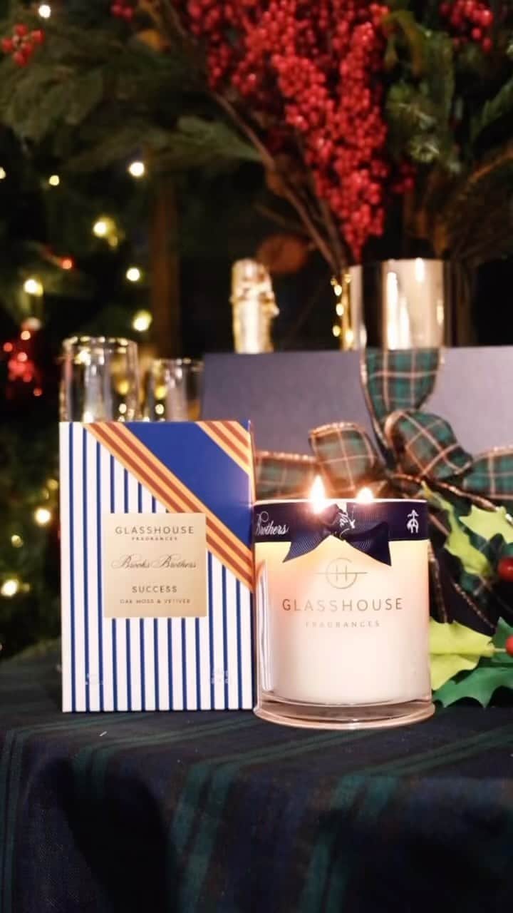ブルックスブラザーズのインスタグラム：「The Smell of a ‘Success’- ful Holiday — we partnered with our friends @GlasshouseFragrances to create this VERY limited edition candle available only in our stores.  #Success #HolidaySpirit」