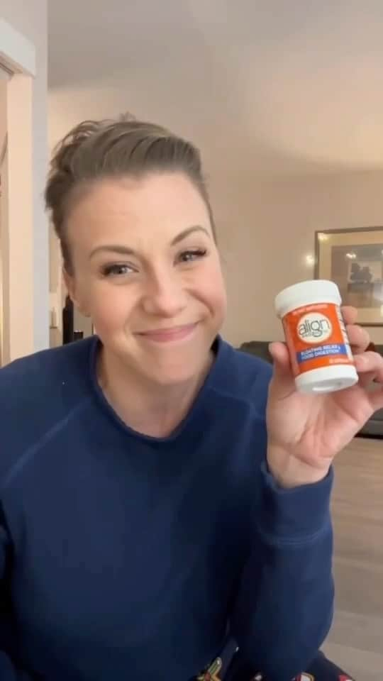 ジョディ・スウィーティンのインスタグラム：「Nothing is worse than feeling uncomfortable when occasional bloating sets in! #ad I talk about this quite a bit with my BFF and occasional bloat buddy @AndreaBarber. Fortunately, I found @alignprobiotic Bloating Relief + Food Digestion probiotic to add in my daily supplement routine and I can't stop talking about how much I love it. Since we're not sharing our bloating woes as frequently, we're getting so much more work done!   *THESE STATEMENTS HAVE NOT BEEN EVALUATED BY THE FOOD AND DRUG ADMINISTRATION. THIS PRODUCT IS NOT INTENDED TO DIAGNOSE, TREAT, CURE, OR PREVENT ANY DISEASE.」