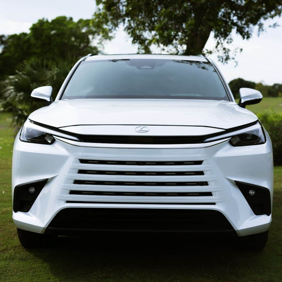 Lexus USAさんのインスタグラム写真 - (Lexus USAInstagram)「The all-electric #LexusRZ reimagined with Malbon. Just part of our exclusive partnership with @MalbonGolf. Swipe to see more of our newest vehicles on display at the Malbon Mutiny Golf Invitational in Miami. @stephenmalbon #LexusGolf #LexusLC #LexusTX」12月7日 6時16分 - lexususa