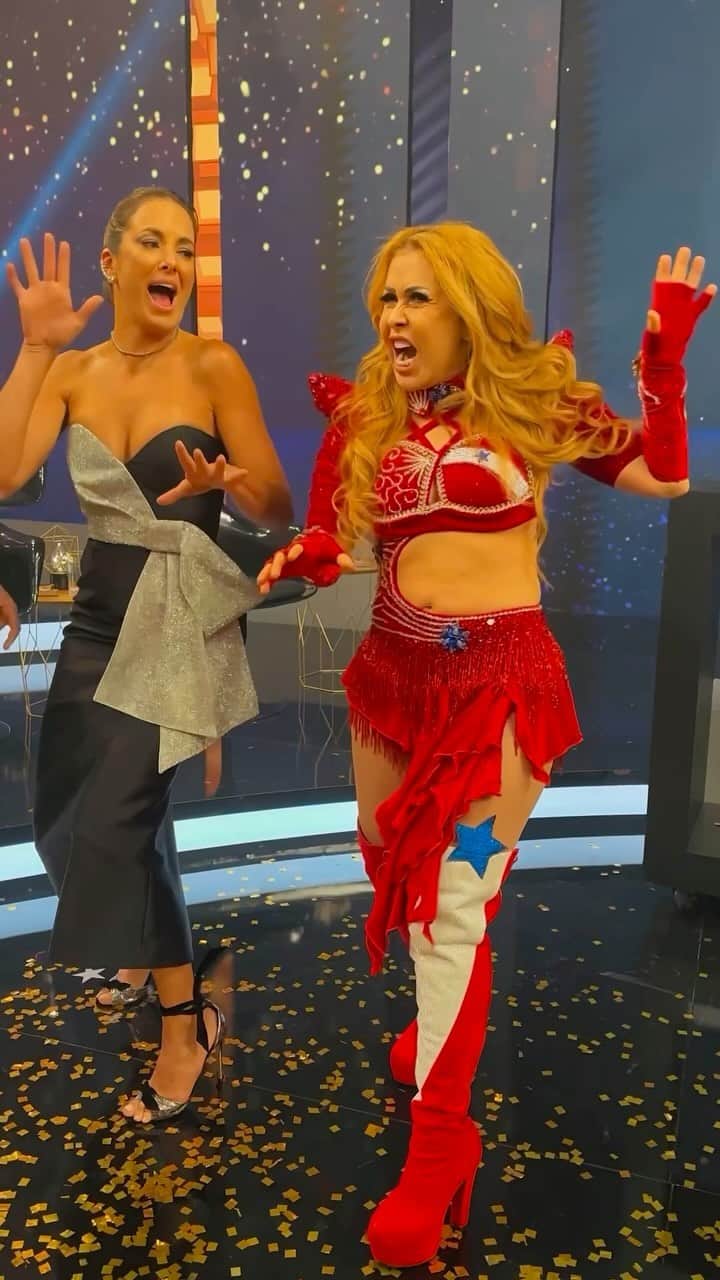 Tic iPinheiroのインスタグラム：「Bora tomar um tacacá?  Eu acho q tomei demais e não acertei a coreografia 😂😂」