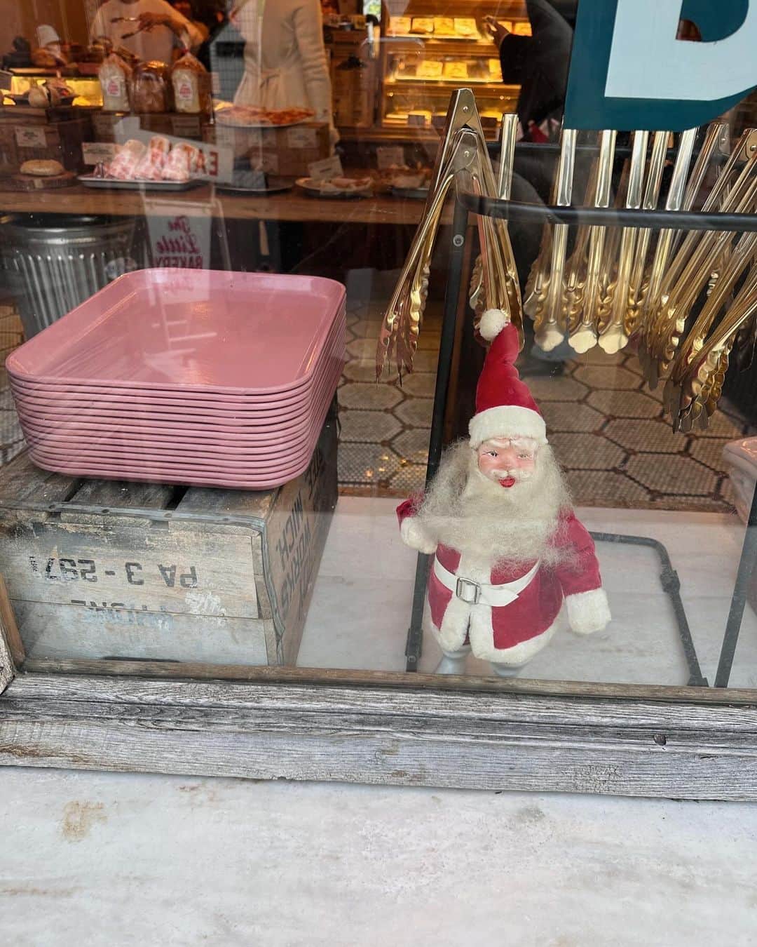 ちょびのインスタグラム：「クリスマスってわくわくするし、キラキラ可愛くってだいすき🎄🎅🏻🤍」
