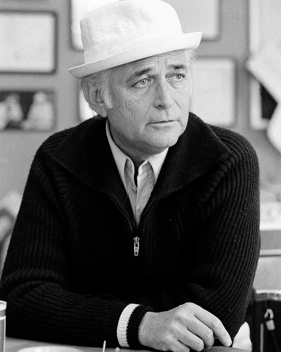 アン・ハサウェイさんのインスタグラム写真 - (アン・ハサウェイInstagram)「He was one of the raddest, realest earth angels I ever had the honor to meet. #NormanLear, thank you for always being so wonderful to my family and for leaving this world better than you found it xx」12月7日 6時44分 - annehathaway