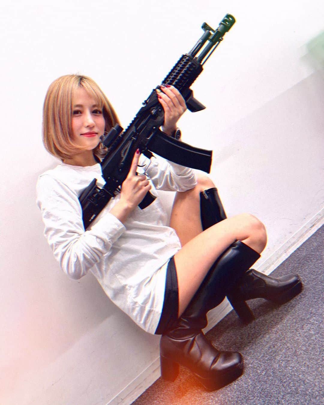 まなさんのインスタグラム写真 - (まなInstagram)「おはよう☀️  久々にサバゲー銃持ったらサバゲーやりたくなったのと銃欲しくなった🔫  #サバゲー #サバゲー女子 #airgun #survival #hit」12月7日 7時04分 - manachan_1120