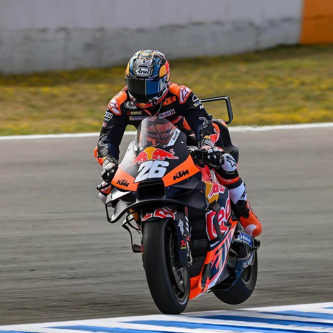 ダニ・ペドロサさんのインスタグラム写真 - (ダニ・ペドロサInstagram)「Final test of the year in @circuito_de_jerez! I would like to thank all the engineers and the whole test team for a strong year 🙏🏻! @ktmfactoryracing 📸 @chiquichamorrophoto」12月7日 7時05分 - 26_danipedrosa