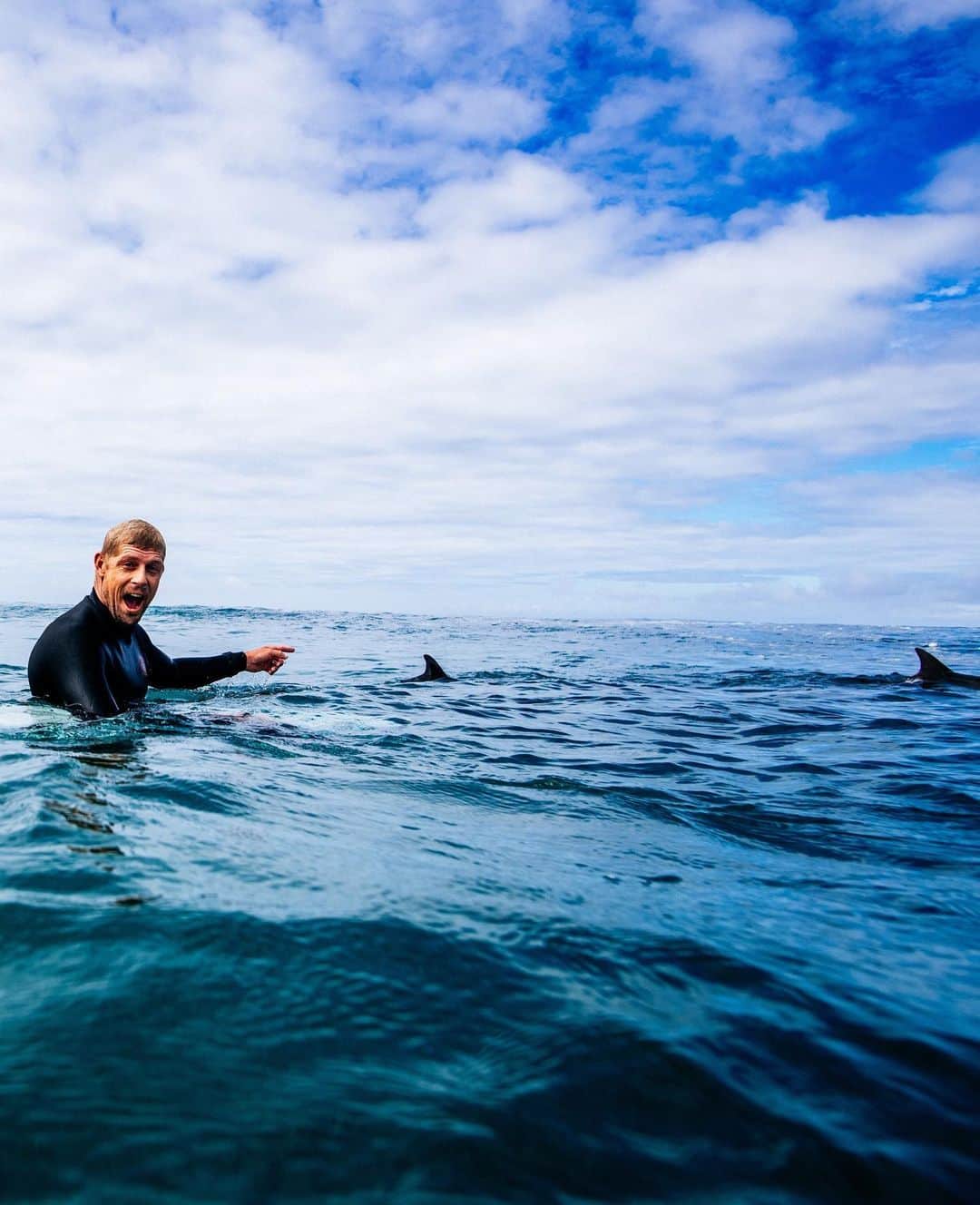 リップカールさんのインスタグラム写真 - (リップカールInstagram)「@mfanno in THE KANGS 🦘⁠ ⁠ Dredging right-handers, dolphins and lineups we can only dream of... Mick, @gabrielmedina & @cocom4debarrelkilla explore the wild remote coast of Australia in our latest Search film, The Kangs.⁠ ⁠ Tune in via our bio. ⁠ ⁠ 📹 @vaughandeadly @nickpollet ⁠ ⁠ #RipCurl #TheKangs #MickFanning #MasonHo #GabrielMedina #Surfing #Searching」12月7日 7時18分 - ripcurl