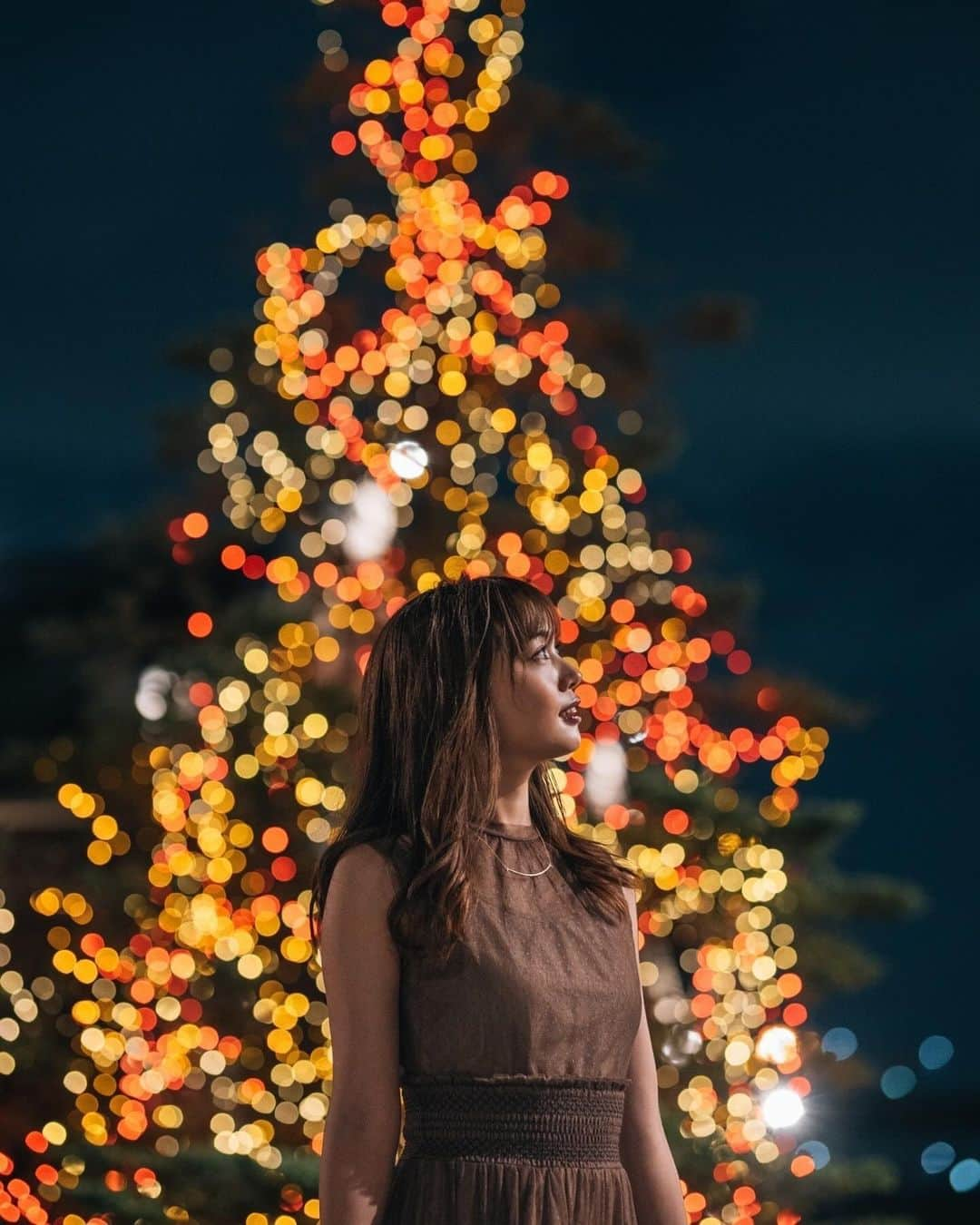 のののインスタグラム：「💫🎄💫  Photographer @tn_square   先日クリニーク大阪心斎橋　@clinique.osakashinsaibashi でピコフラクショナルを受けてきたよ✨ 毛穴の開きやニキビ跡など、肌質改善に効果的✨  PR #クリニーク大阪心斎橋#ピコフラクショナル#美容#美容クリニック#大阪#心斎橋#ポートレート#ポトレ#ワンピース#ワンピ#クリスマスツリー#クリスマス#osaka#portrait」