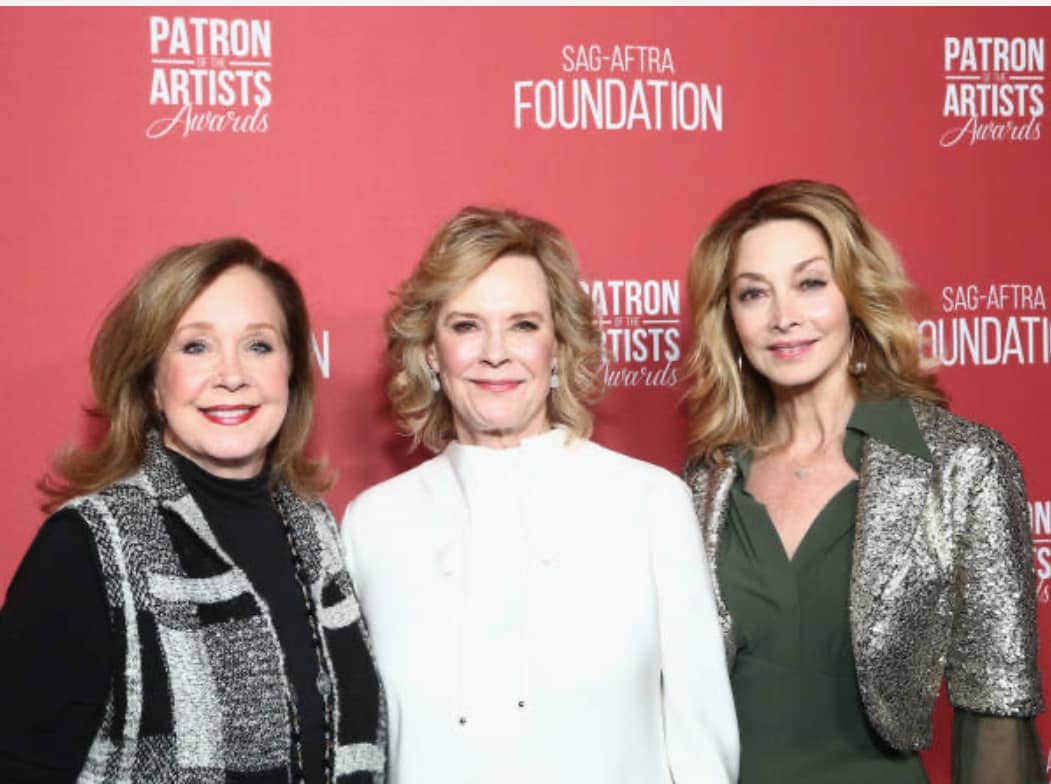シャロン・ローレンスのインスタグラム：「Happy birthday to my pal and our former @sagaftrafound ,  President, JoBeth Williams. Not only is she a talented, gracious, witty, tasteful, ambitious actor, she’s a leader who brought our remarkable SAG-AFTRA Foundation CEO, Cyd Wilson (pictured here) to the organization and oversaw the creation of our Patron Of The Arts  event. Thank you for all you bring to our industry, Jobeth, I hope you enjoy this spin around the sun!」