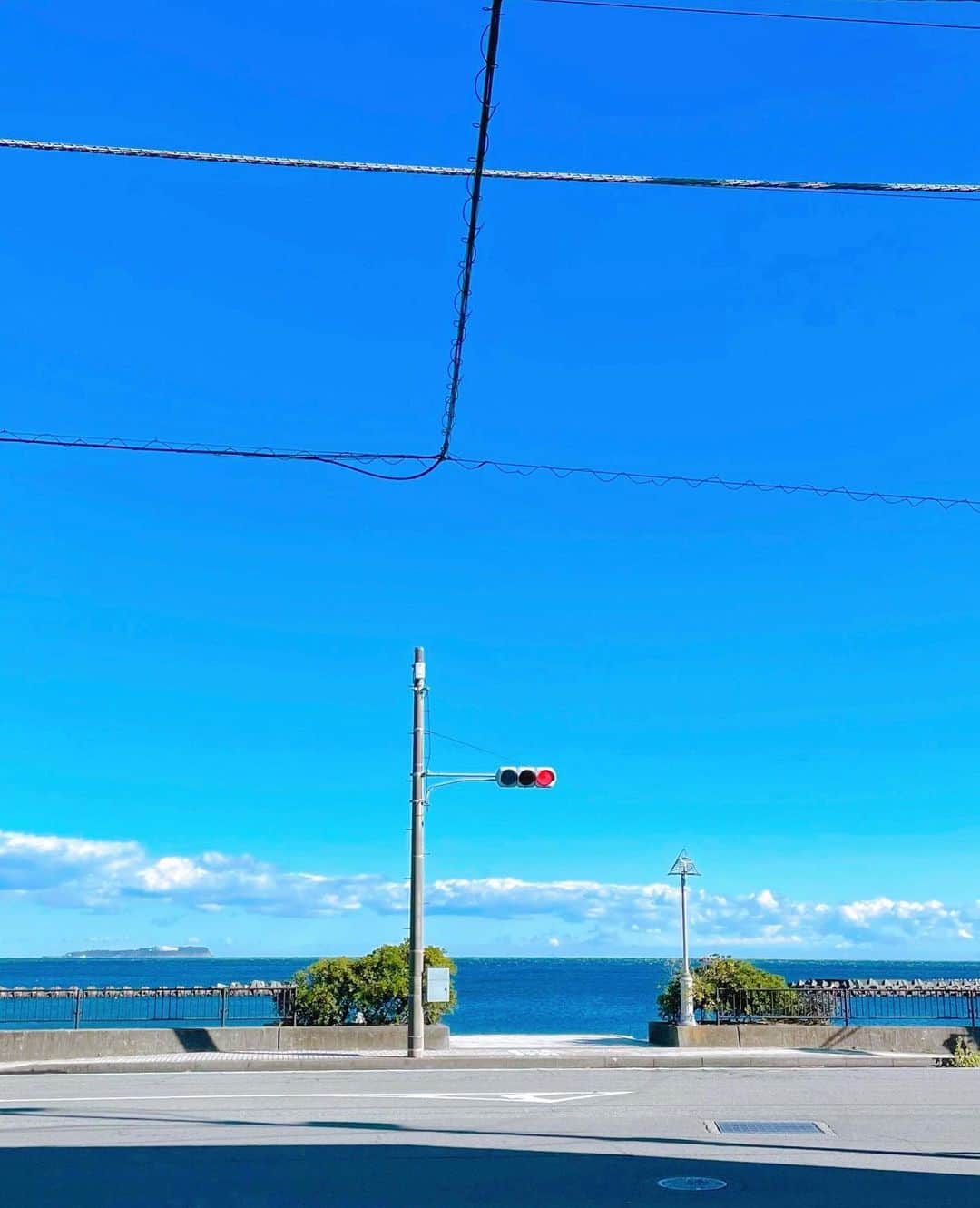 さんのインスタグラム写真 - (Instagram)「この街へ来て1年が経ちました。まだ1年しか経っていないのがびっくり。  #伊東市 #伊東の暮らし #伊東のいいとこ #わたしといとうと #伊豆 #海 #海のある暮らし #ito #izu #japanview #sea #sealife」12月7日 7時22分 - fujimoriai