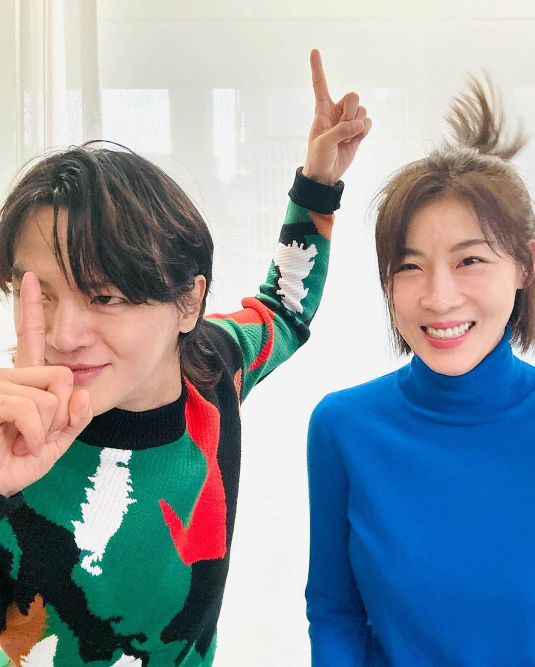 ハ・ジウォンのインスタグラム：「오랜만에 동구랑~~ 💃🏻💃🏻💃🏻💃🏻💃🏻 @donggu_choi  @haewadal_entertainment」