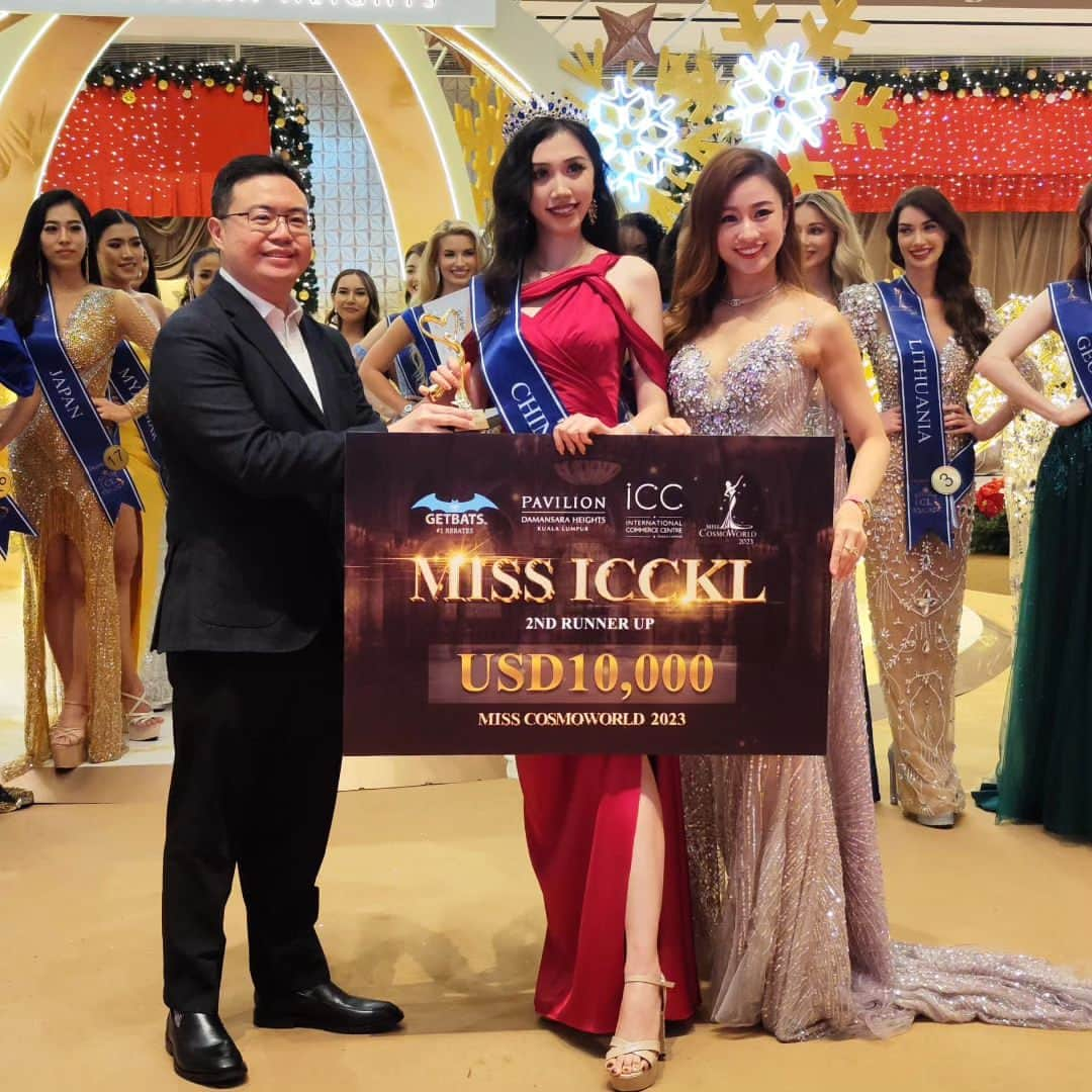 絹野志朋さんのインスタグラム写真 - (絹野志朋Instagram)「Congratulations to MISS ICCKL Top 3 Winners 👑🏆  Winner Shiho Kinuno from Japan @shihok0414 1st Runner Up Tay Cheah from Malaysia @tay_cheah 2nd Runner Up Jiang SiQi from China @siqijiang77  #icckl #missicckl #paviliondamansaraheights #winner #japan #malaysia #china #misscosmoworld #misscosmoworld2023 #finalist #getbats #whitefairy #whitefairyevent #carriecollection #melife #gintell #xpaze #malaysia #international #ootd #potd #pageant #worldpageant #beautypageant #beautyqueen」12月7日 16時47分 - shihok0414