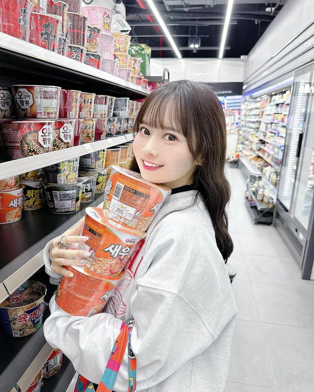 近藤沙瑛子さんのインスタグラム写真 - (近藤沙瑛子Instagram)「韓国のコンビニ🇰🇷 このラーメンすきすぎて自分用にいっぱい買った🍜」12月7日 16時51分 - saekondo_inu