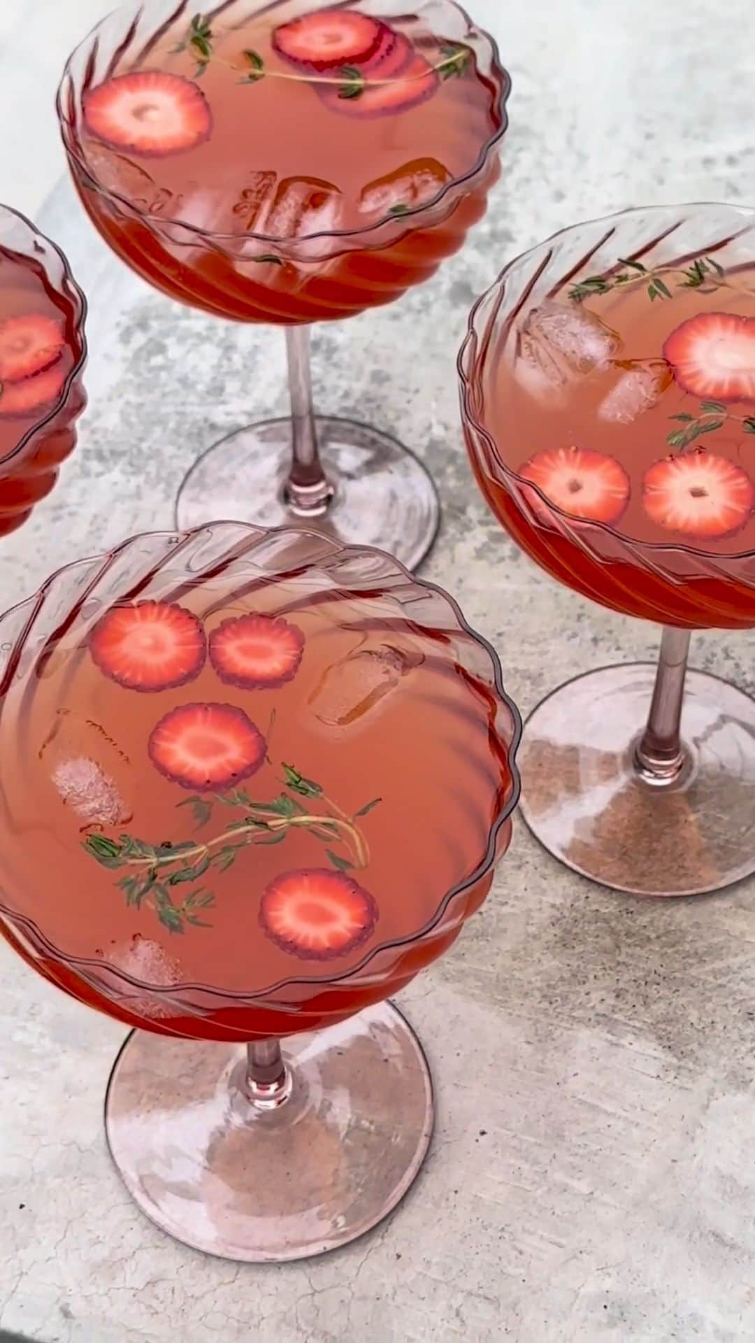 Target Australiaのインスタグラム：「In 🫶 with this season's glassware 😍  Available online & in store now.   Products featured - Eva Swirl Glassware - Gifting Coupe Glasses」