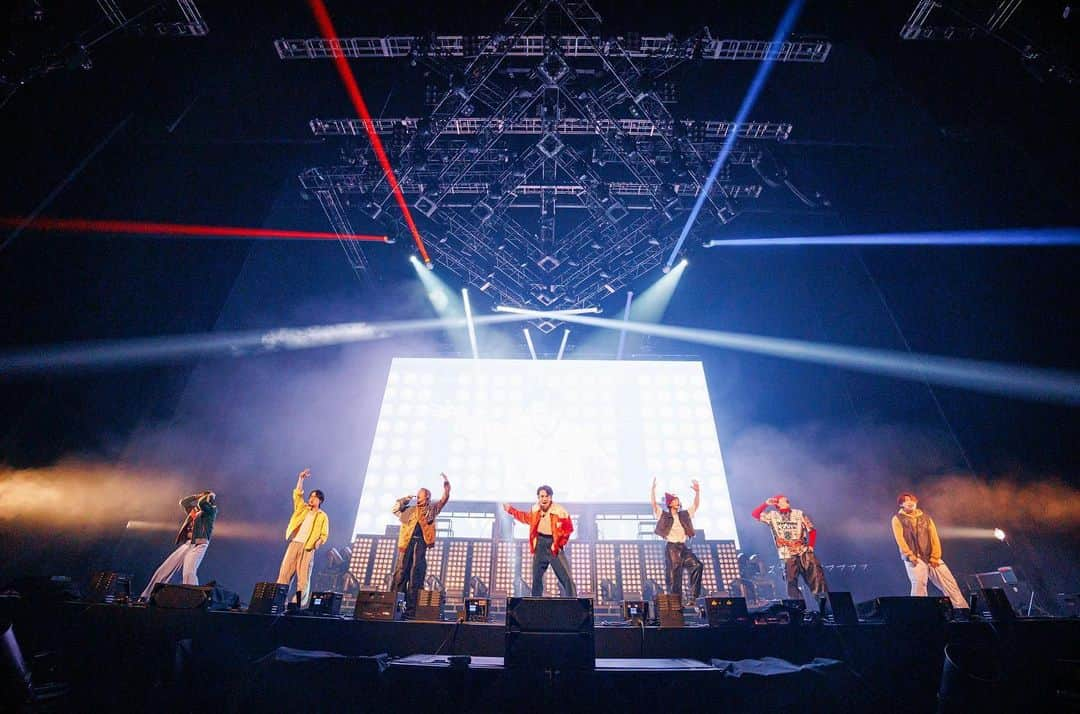 Travis Japan（トラジャ）さんのインスタグラム写真 - (Travis Japan（トラジャ）Instagram)「⁡ ⁡ MARSHMELLO JAPAN TOUR 2023 @marshmello ⁡ Held at Tokyo Garden Theater, On DAY 1 of MARSHMELLO's Japan Tour Travis Japan appeared as the opening act!! ⁡ The people who came to see it were so kind, We were able to enjoy supporting with peace of mind! ⁡ After the opener, everyone in TJ were in high spirits behind the audience seats. We watched MARSHMELLO's stage performance🤭 Thank you very much for giving us a very valuable experience ✨ ⁡ 東京ガーデンシアターにて行われている、 MARSHMELLOさんのJapan TourのDAY 1に サポートアクトとしてTravis Japanが出演させていただきました！ ⁡ 観にこられていたお客さん方がとても温かくて、 安心しながら楽しんでサポートアクトを務めさせていただくことができました！ ⁡ オープニングアクト後は客席後ろでTJみんなノリノリで MARSHMELLOさんのステージを観させていただきました🤭 とても貴重な経験をさせていただきありがとうございました✨ ⁡ #TJgram #WorldwideTJ #TravisJapan」12月7日 17時05分 - travis_japan_official