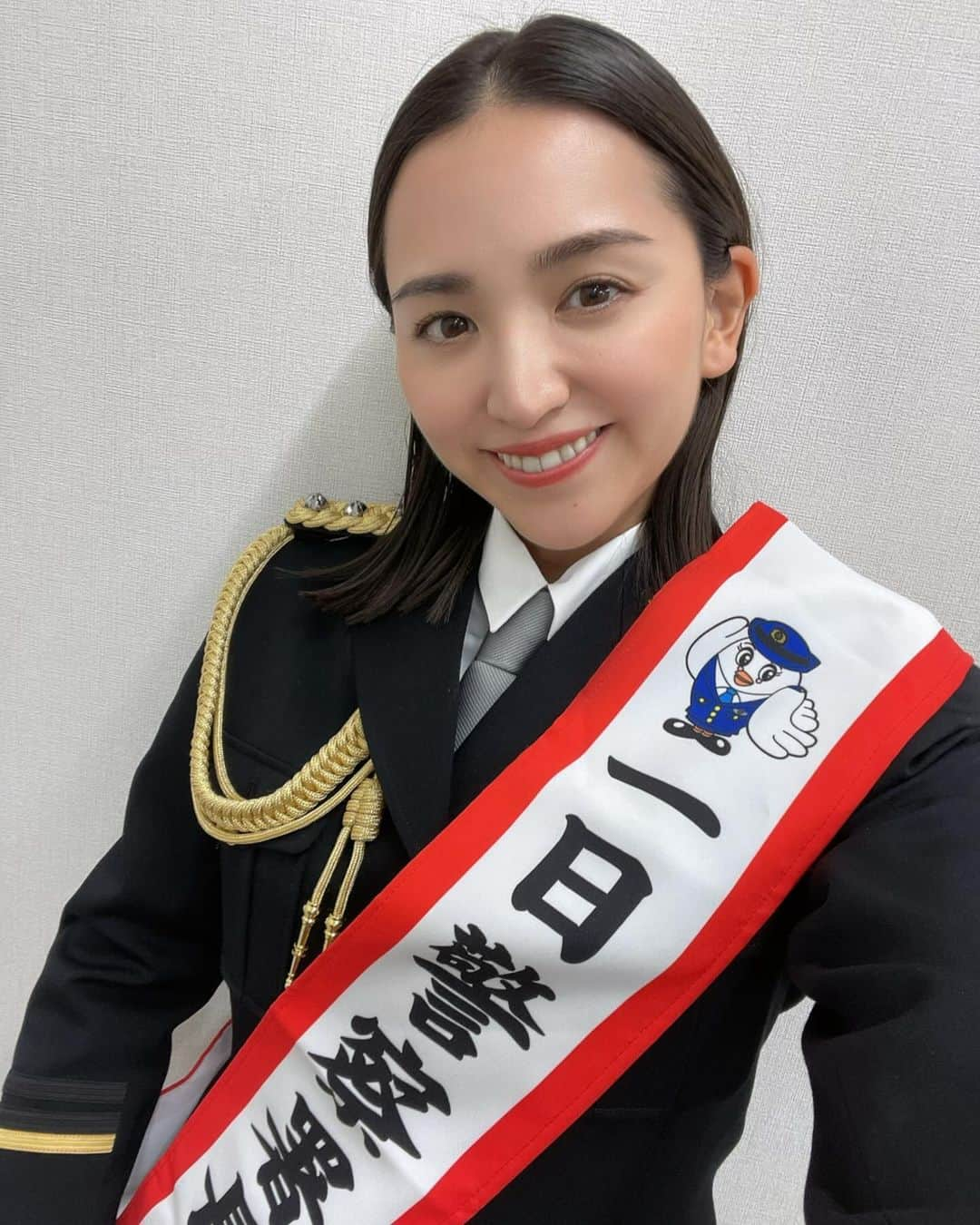 杉ありささんのインスタグラム写真 - (杉ありさInstagram)「. 12/5(火) 埼玉県警察　朝霞警察署 一日警察署長を務めさせていただきました！  私自身は東京出身なのですが、私が幼い頃から祖父母が朝霞に住んでおり、今回このような素晴らしい機会をいただきました。 幼い頃から年に何度も足を運んだこの場所で、一日警察署長として務めさせていただいたこと、とても感慨深い日でした。 そして、大変身が引き締まる思いでした。  任務の一環として朝霞警察署内もまわらせていただきました。 朝霞警察署に勤務されている皆さま、お忙しい中でも丁寧に各部署ご説明いただき、どの部署も大変興味深く勉強になりました。  今回初めてのお仕事で緊張しておりましたが、佐藤署長をはじめ、皆さま大変あたたかく迎え入れてくださり、朝霞警察署が大好きになりました。 一日警察署長をこの朝霞警察署で務めさせていただけて本当に感謝の気持ちでいっぱいです。 ありがとうございました✨  どこにお住まいの方も、事件事故の被害に遭わないよう、改めて色々なことを見つめ直し、お気を付けてお過ごしください。  #埼玉県 #朝霞市 #朝霞警察署 #一日警察署長 #杉ありさ」12月7日 17時09分 - itsmeariiisa