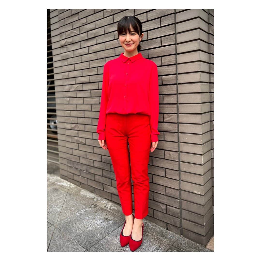 竹田有美香さんのインスタグラム写真 - (竹田有美香Instagram)「こちらはショートムービー『未来編』 10年前のトーシンさんの衣装。  こんなに真っ赤な衣装は初めてだったので、 そわそわしたのですが、 とても優しい現場で楽しい撮影でした😊  #トーシンパートナーズ」12月7日 17時13分 - takedayumika
