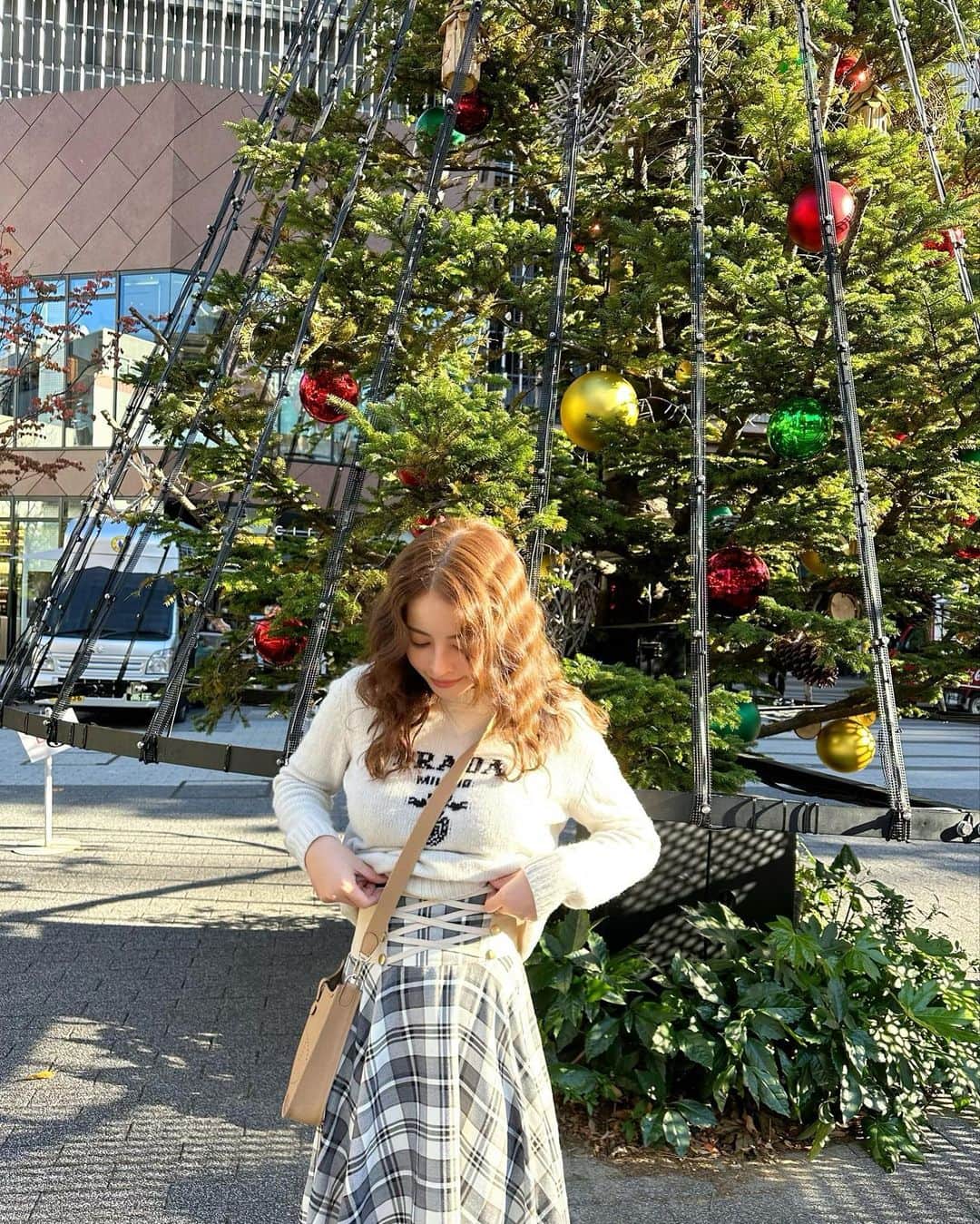 ririさんのインスタグラム写真 - (ririInstagram)「🎄１２月もよろしくね🎅  街がどんどんクリスマスに なってきてて可愛い💕  @royalparty_official のスカートお気に入り💫  #love #happy #fashion」12月7日 17時18分 - riri.ribon