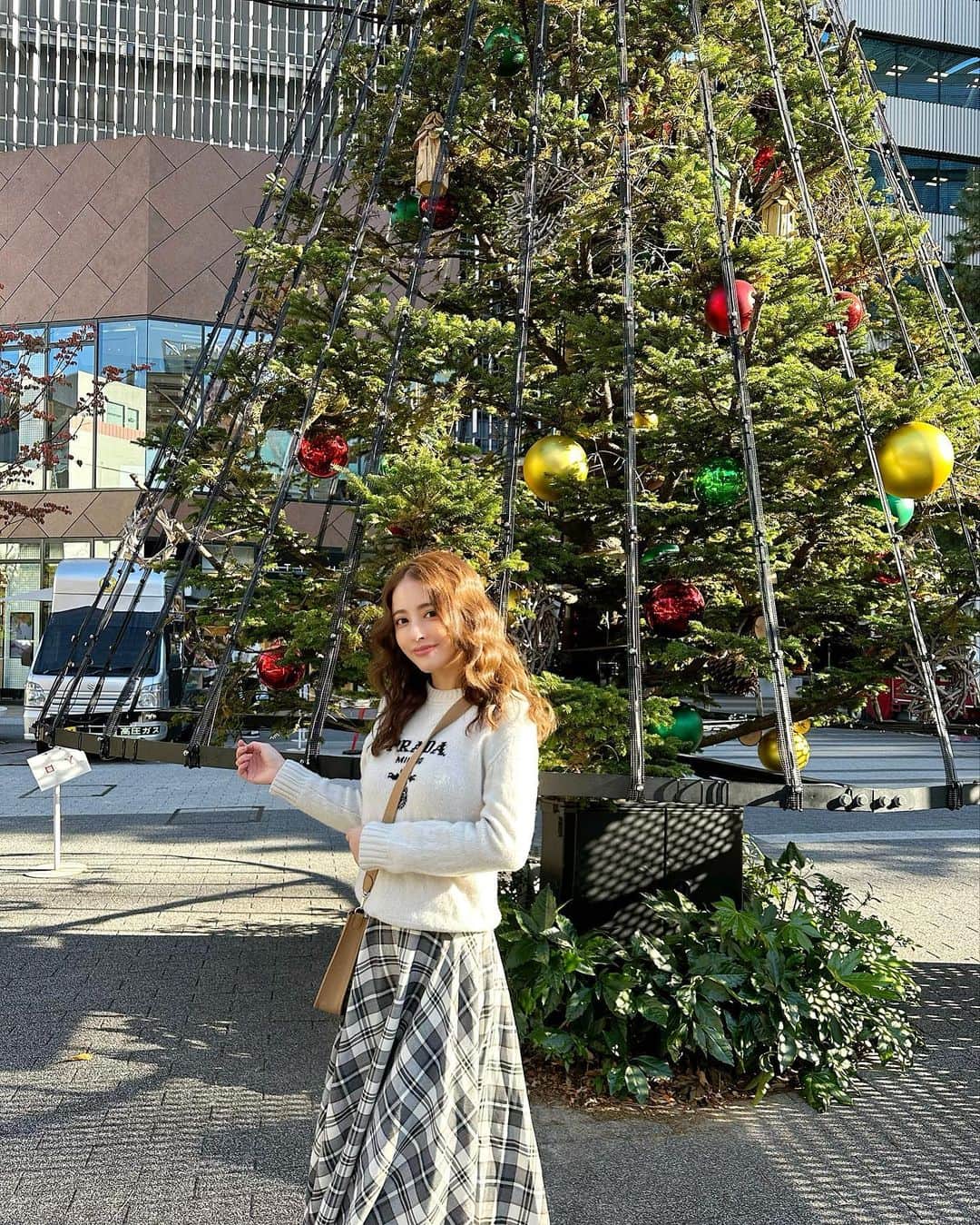 ririのインスタグラム：「🎄１２月もよろしくね🎅  街がどんどんクリスマスに なってきてて可愛い💕  @royalparty_official のスカートお気に入り💫  #love #happy #fashion」