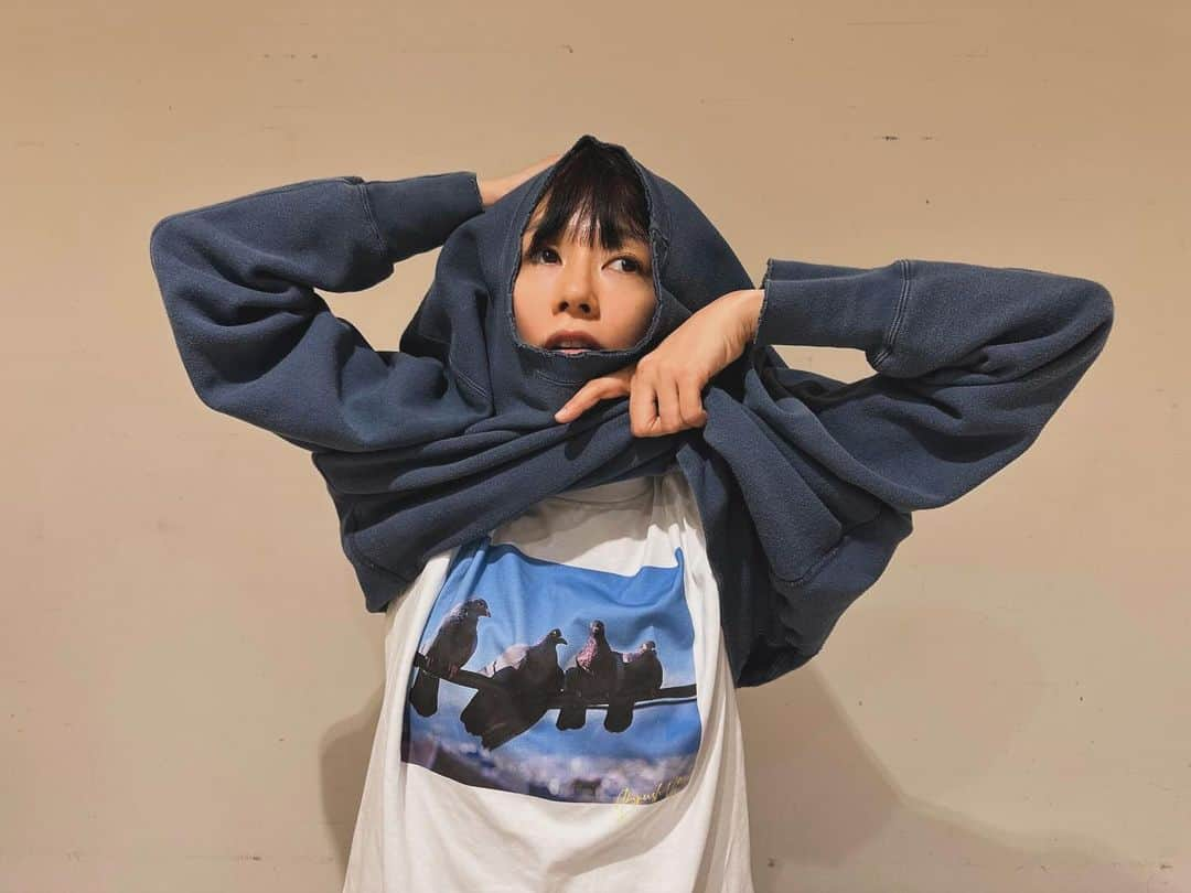 水川あさみさんのインスタグラム写真 - (水川あさみInstagram)「ブラッシュアップライフの公式鳩Tシャツ🐦🐦🐦🐦 @brushuplife_ntv  ブラッシュアップライフは年末一挙放送！ 年明けの侵入者達の晩餐も楽しみだ！」12月7日 17時30分 - mizukawa_asami