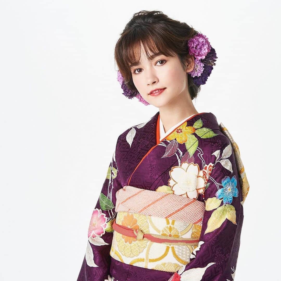 ハツコ エンドウのインスタグラム：「＊  Hatsuko Endo Weddings Kimono_振袖  ハツコ エンドウ ウェディングス銀座 03-3561-3301（きもの）  Hair&Makeup：Hatsuko Endo @hatsukoendo_sakata  @hatsukoendo_hairmakeup   Dressing：Hatsuko Endo  #hatsukoendo  #hatsukoendoweddings #hatsukoendobeauty #beauty #hair #makeup #kimono #accessories  #traditional  #japanese #photo #ハツコエンドウ #ハツコエンドウウェディングス #きもの #和装 #振袖 #ビューティー #ヘアメイク #洋髪 #ヘアード #生花 #コーデ #撮影  #列席 #成人式 #美容室」