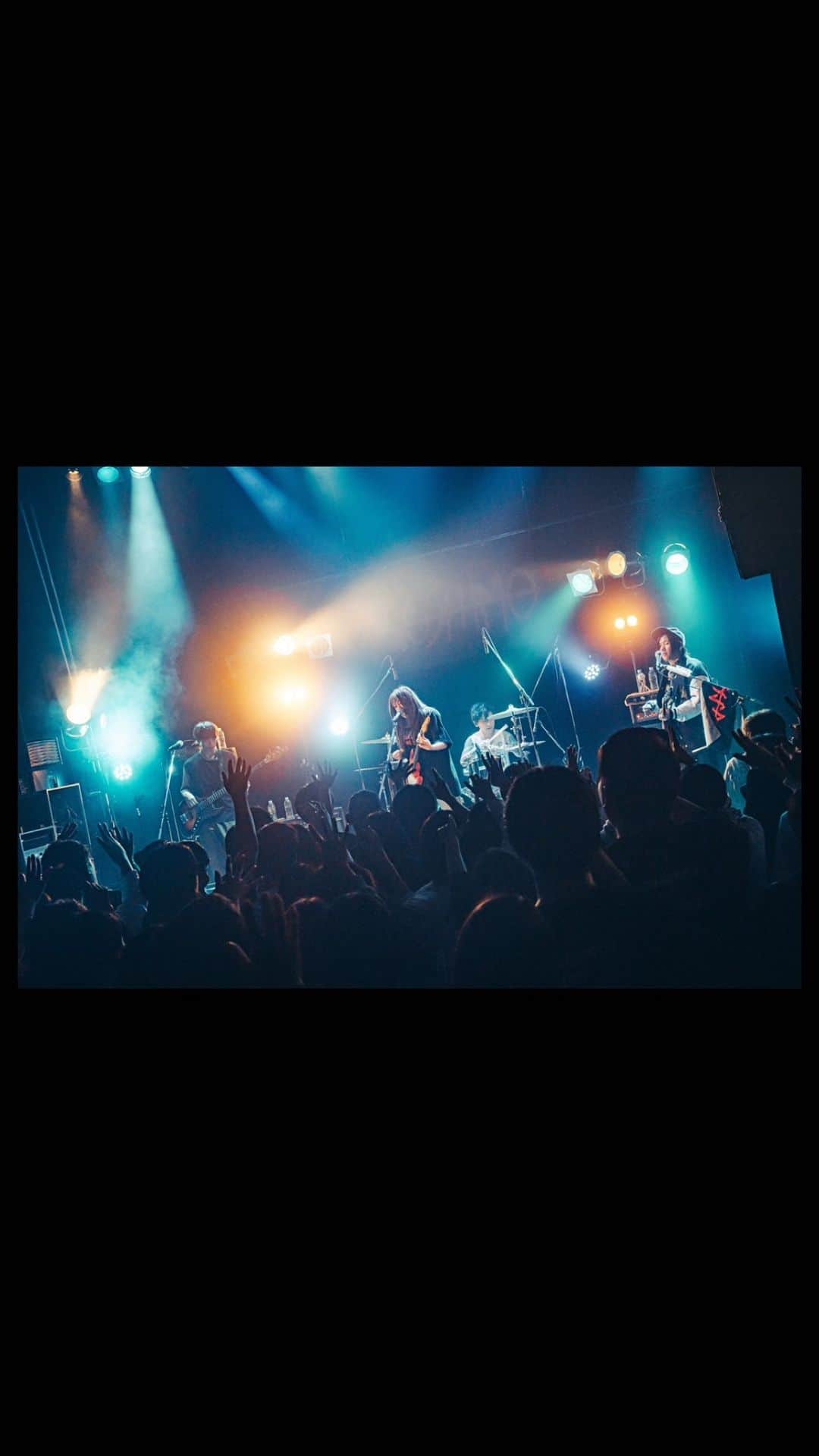 MOSHIMOのインスタグラム：「私が好きなのバンドマン  #MOSHIMO #バンドマン #ライブ映像」