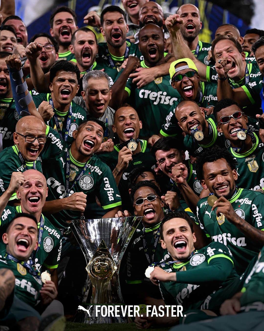 PUMA Footballのインスタグラム：「O CAMPEÃO É ALVIVERDE 🤍💚🏆 @palmeiras   Congratulations to the Brazil record champion, winning it for the 12th time.  #ForeverFaster」