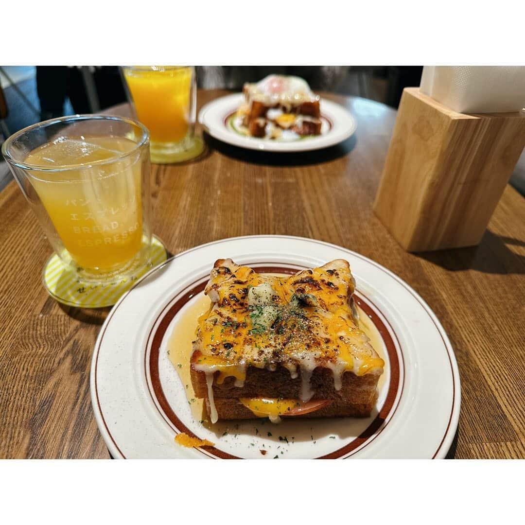 長尾寧音のインスタグラム：「🕛🍻 ⁡ ⁡ めちゃくちゃ呑兵衛なった友達と ランチしてから、昼飲みしてきた😳 ⁡ ⁡ 喋って飲んでたら すぐ夕方になった😳😳笑 ⁡ ⁡」