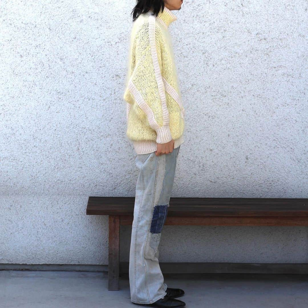 SANKAKUさんのインスタグラム写真 - (SANKAKUInstagram)「.1980s mohair full zip knit × 1970s Sears boro flair denim pants  - - - - - これは痺れますね。なんですか！？このリペアセンスは。フェードの仕方もやばいですね。 モヘアでフルジップタイプもめっちゃ貴重です。大胆なパイピングもかっこいいですね。 #古着」12月7日 17時47分 - otsu_tokyo