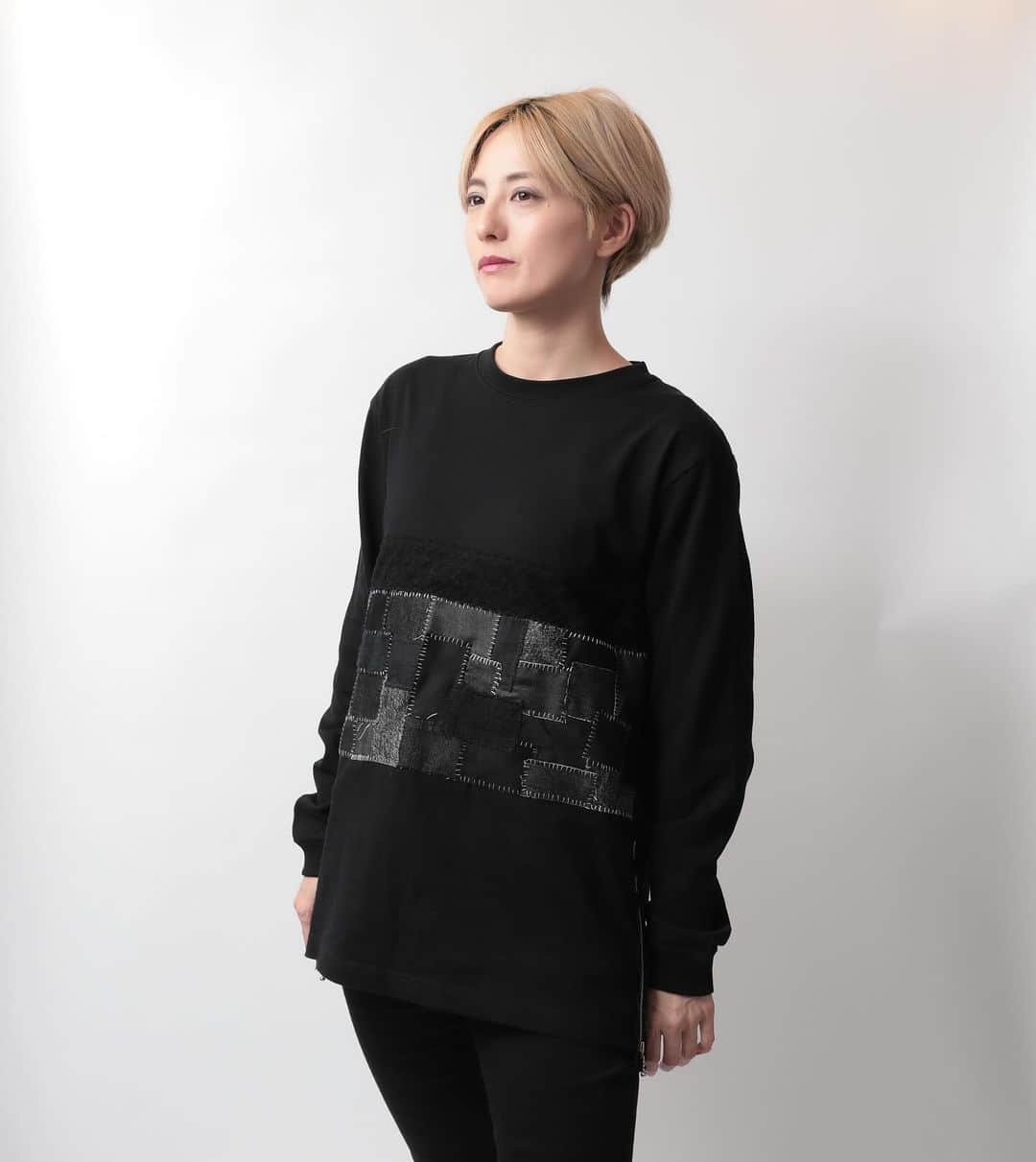 白鳥雪之丞のインスタグラム：「"TEARS OF SWAN-PATCHWORK SIDE ZIP LONG SLEEVE T SHIRTS" ¥15.000(tax in)   様々な生地をハンドステッチにてパッチワーク加工を施したLONGSLEEVE T SHIRTS、M〜XXLサイズの4サイズ展開になります。  店頭、official webshopにてオーダー受付中ですので宜しくお願い致します!!  https://tears-of-swan.shop-pro.jp/?pid=177728591 (12月下旬発送開始)  @tears_of_swan  #tearsofswan #patchwork #patchworktshirt #longsleevetshirt」