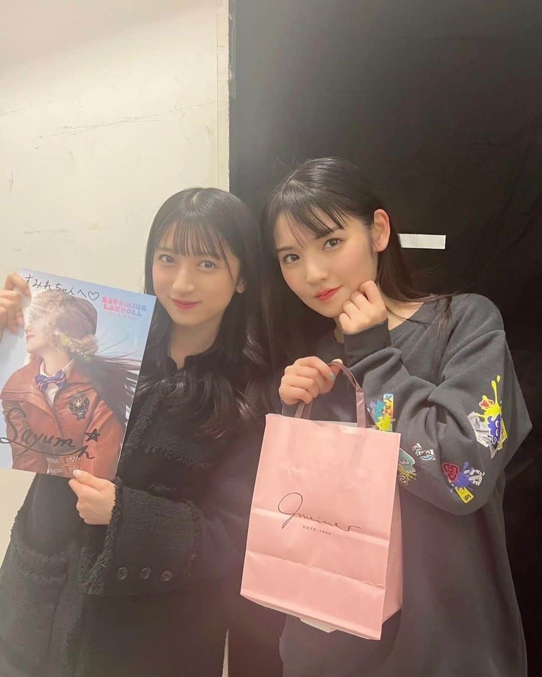OCHA NORMAさんのインスタグラム写真 - (OCHA NORMAInstagram)「.  道重さゆみさんの、『SAYUMINGLANDOLL〜大空〜』 公演を見学させて頂いた時に、道重さんと一緒に撮って 頂いたお写真です☁️✨🐰💖  本当に素敵すぎました...！  ビジュアルブックもありがとうございます😭 家宝にしてますっ🫡✨  道重さん大好きです！💖  #道重さゆみ さん #sayuminglandoll大空  #ochanorma  #オチャノーマ  #田代すみれ」12月7日 17時51分 - ocha_norma_official