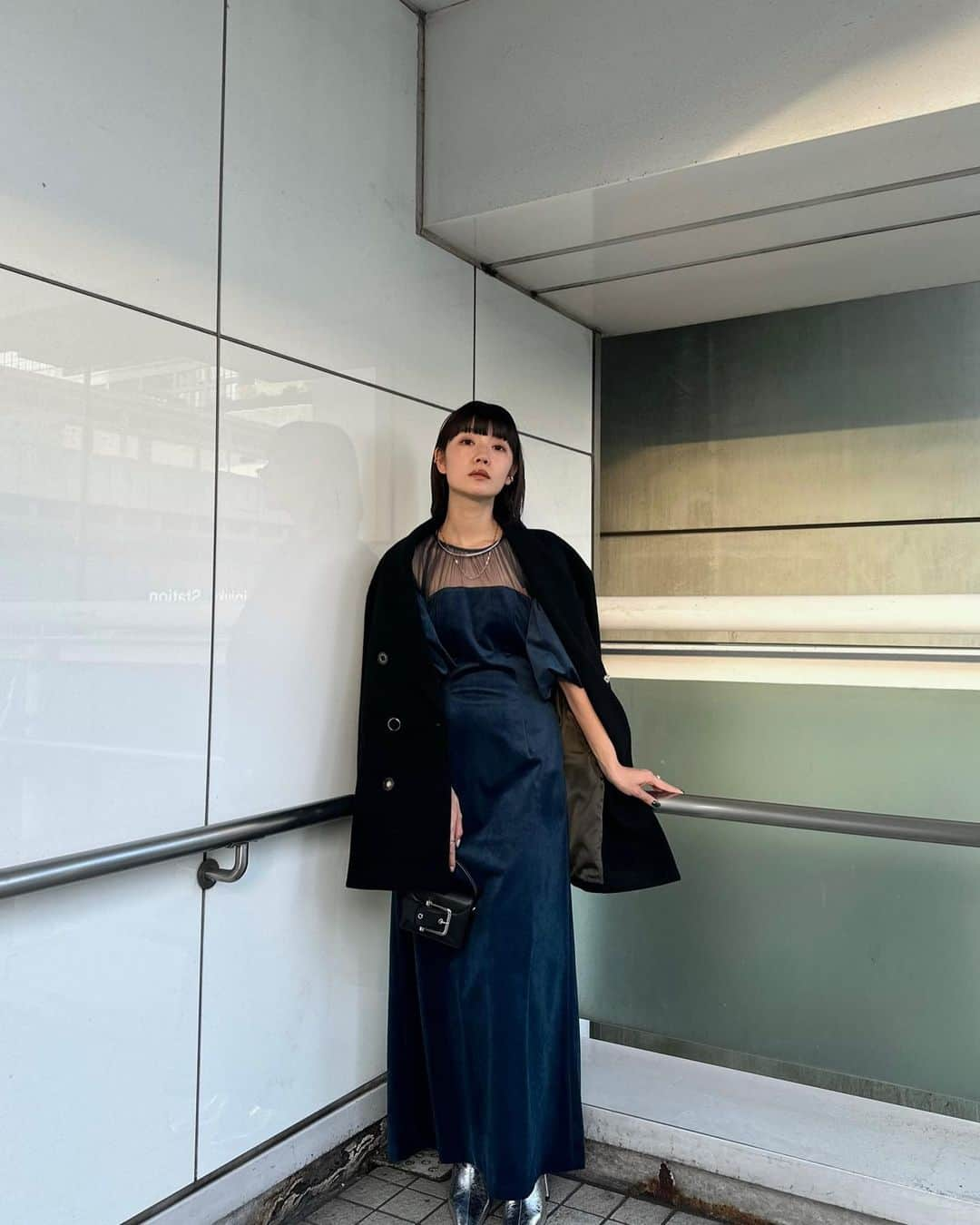 Ameri VINTAGE LUMINE SHINJUKUさんのインスタグラム写真 - (Ameri VINTAGE LUMINE SHINJUKUInstagram)「・  New arrival ———  12/8(Fri)release  SOUFFLE SLEEVE VELOUR DRESS (02320541200) ￥23,100 tax in  ブラック/ブルー S,Mサイズ  @aym__319  174cm Mサイズ着用  @__suzu128__  158cm Sサイズ着用  @amerivintage #amerivintage  #ameri #ameri_staffsnap #ameri2023autumnwinter」12月7日 17時52分 - ameri_shinjuku