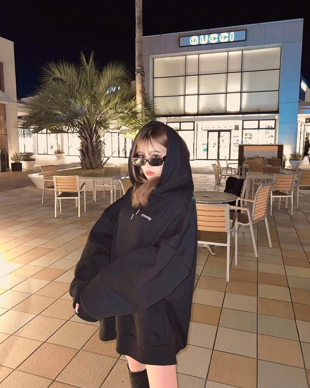 土屋怜菜（れいぽよ）のインスタグラム：「⁡ ⁡ この時期はパーカーだいすきです🖤🖤 らくなお洋服だいすきです。笑」