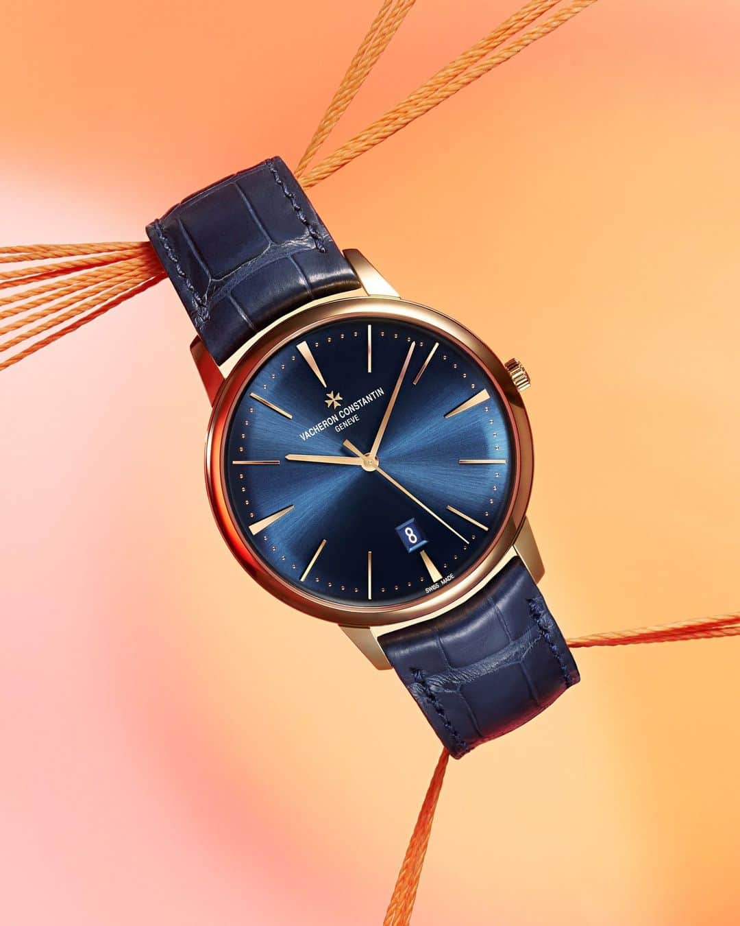 ヴァシュロン コンスタンタンのインスタグラム：「The epitome of stylistic pureness. ✨  Reflecting a deliberately minimalist approach striking a beautiful balance between taut lines and curves, the Patrimony self-winding asserts its personality through slender cases radiating an elegance inspired by 1950s Vacheron Constantin models.  #OneOfNotMany #VacheronConstantin #vacheron #thehourlounge #watches #watch #watchesofinstagram #horology #watchoftheday #instawatch」