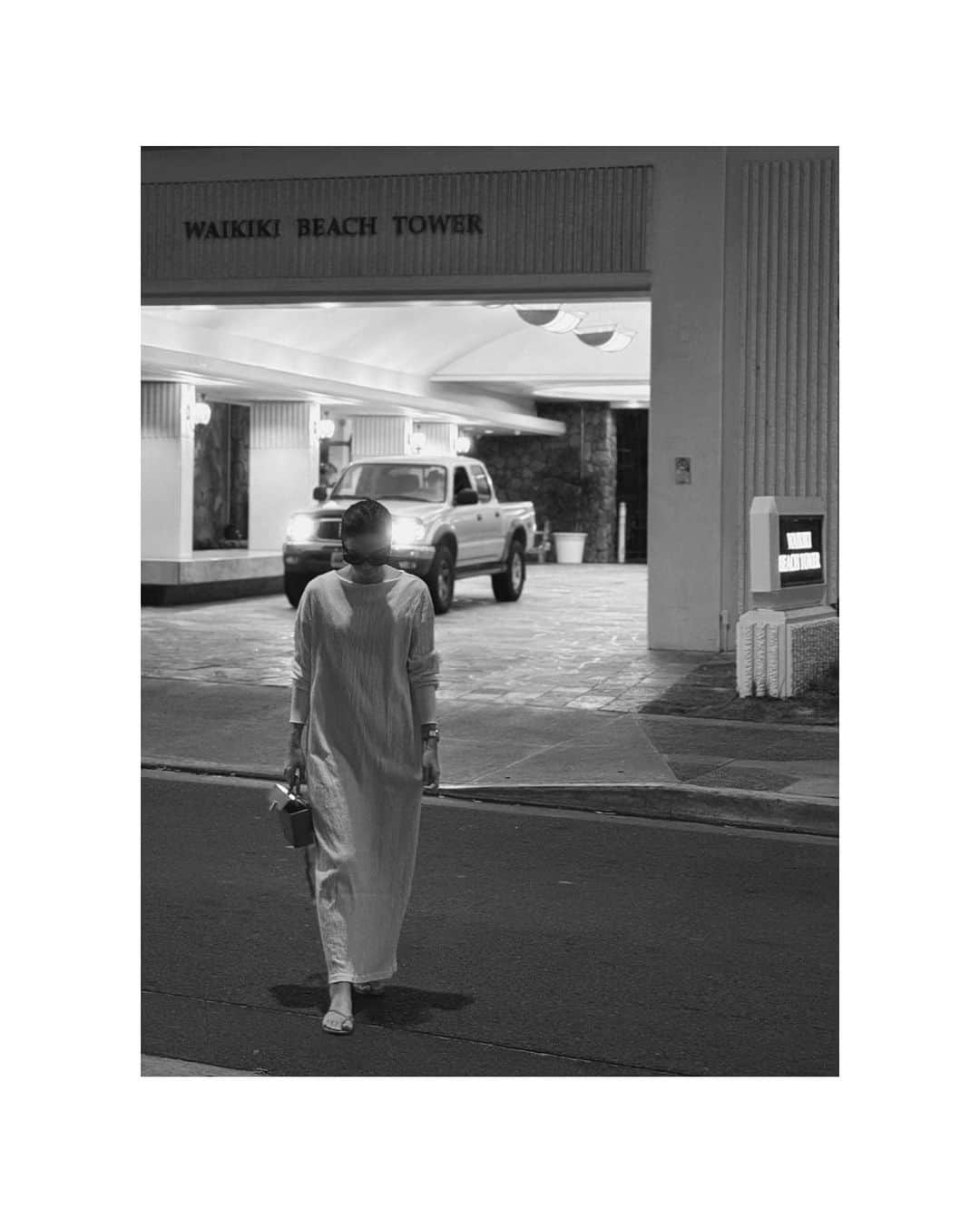 room306 CONTEMPORARYのインスタグラム：「本日20:00〜3型入荷致します。 是非ご覧下さいませ♡  ✔︎Cotton Boat-neck Long One-piece ¥14,080 tax in  シンプルなシルエットながらも凹凸のある生地で仕上げた1枚でさらっとおしゃれなワンピース。 伸縮性のある生地を使用する事で着心地にもこだわりました。 首元はボートネックデザインに。 コットン生地で扱いやすく、デイリー使いにぴったり。 裏地は内蔵されておりませんのでインナーの着用をおすすめ致します。  #room306CONTEMPORARY #room306」