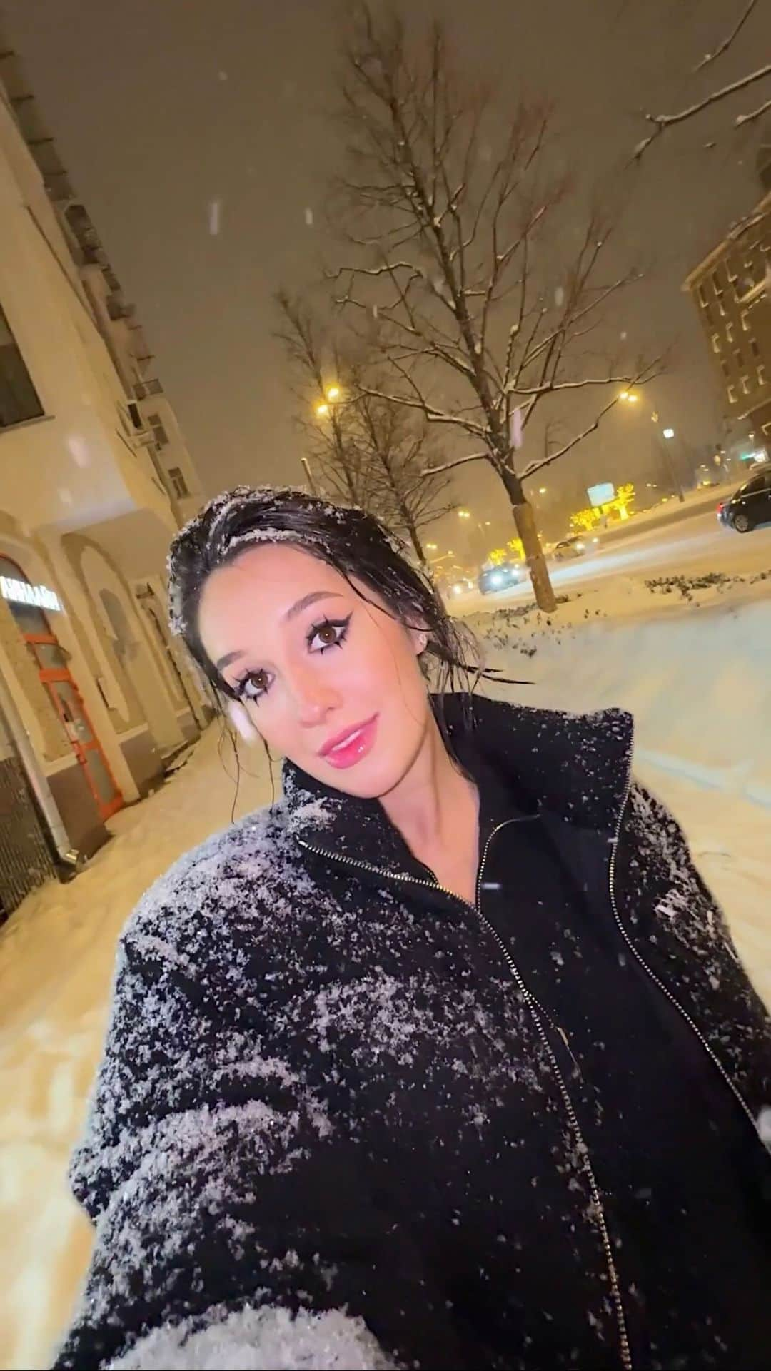 ワシリーサ・ダワンコワのインスタグラム：「А в вашем городе уже тоже зимняя сказка?❄️😍」