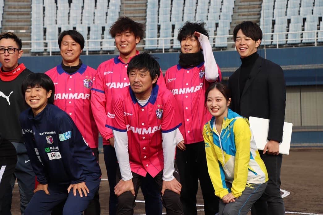 津田康平のインスタグラム：「最高の時間でした😭  中学のボーイズリーグ以来の舞洲でした⚾️  もっと呼んで頂ける様に漫才精進します🎙️  #セレッソ大阪 #阪神タイガース #マルセイユ  #ヨシモト無限大ホール」